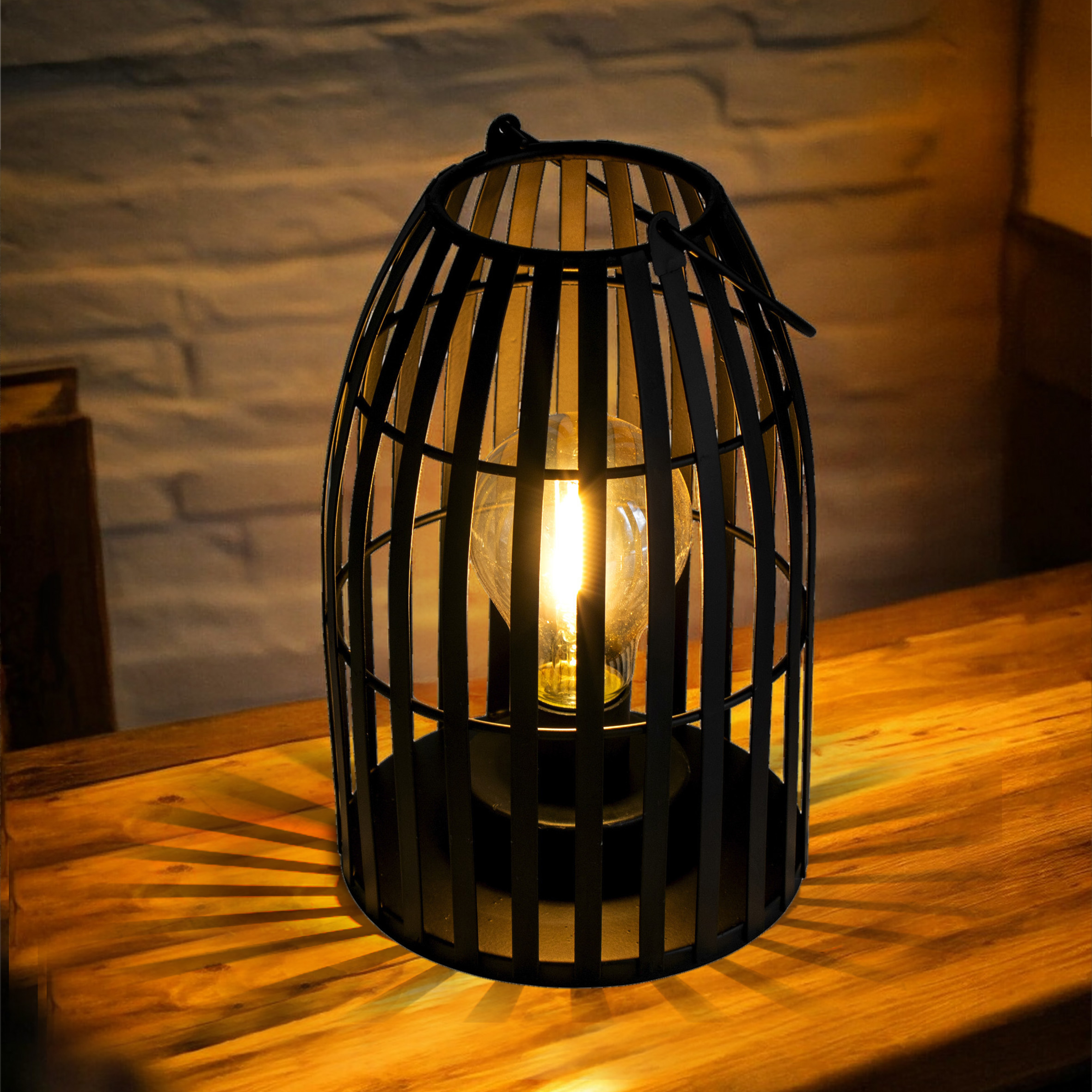 Schwarze Deko Leuchte aus Metall zum Hinstellen oder Aufhängen mit LED Glühbirne in warm weiß ca. 21 x 13 cm
