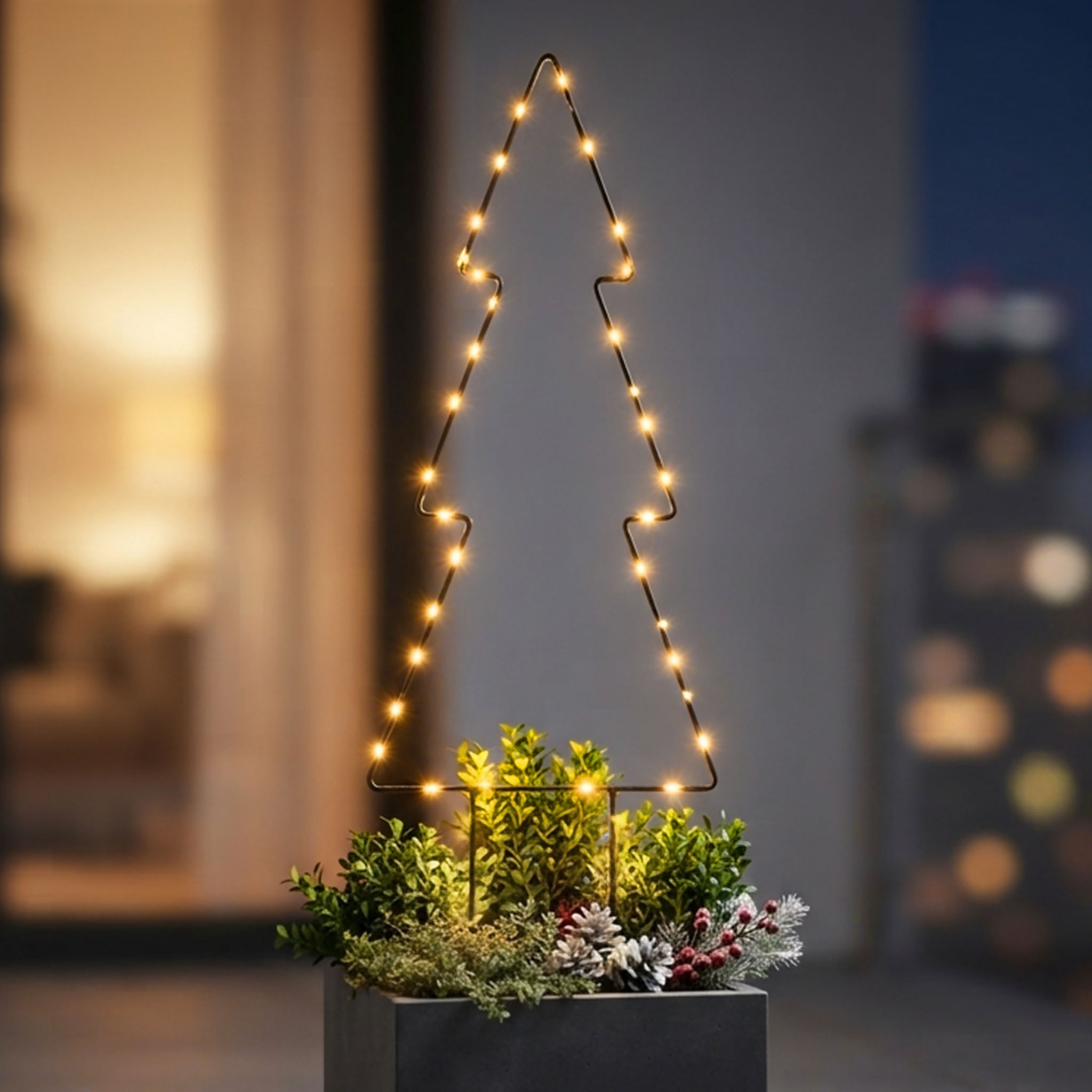 Metall Tanne Gartenstecker schwarz 50 LED mit Timer - 60 cm - Weihnachts Beetstecker warm weiß beleuchtet batteriebetrieben mit Erdspieß
