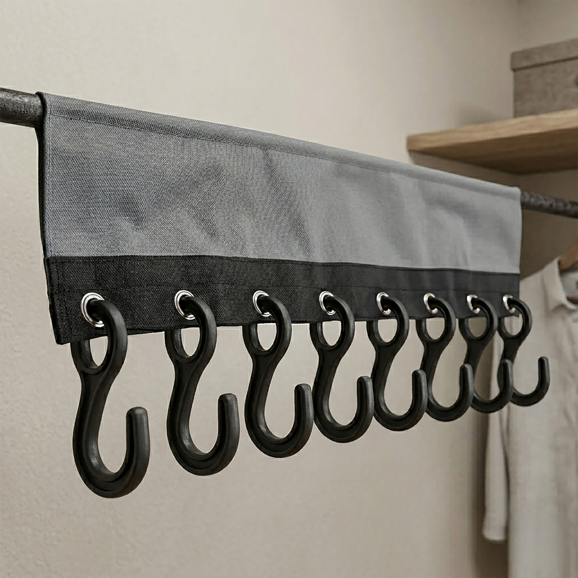 Camping Hakenleiste mit Klettverschluss für Zeltstangen - 58 x 20 cm - Universal Garderobenleiste mit 8 Haken