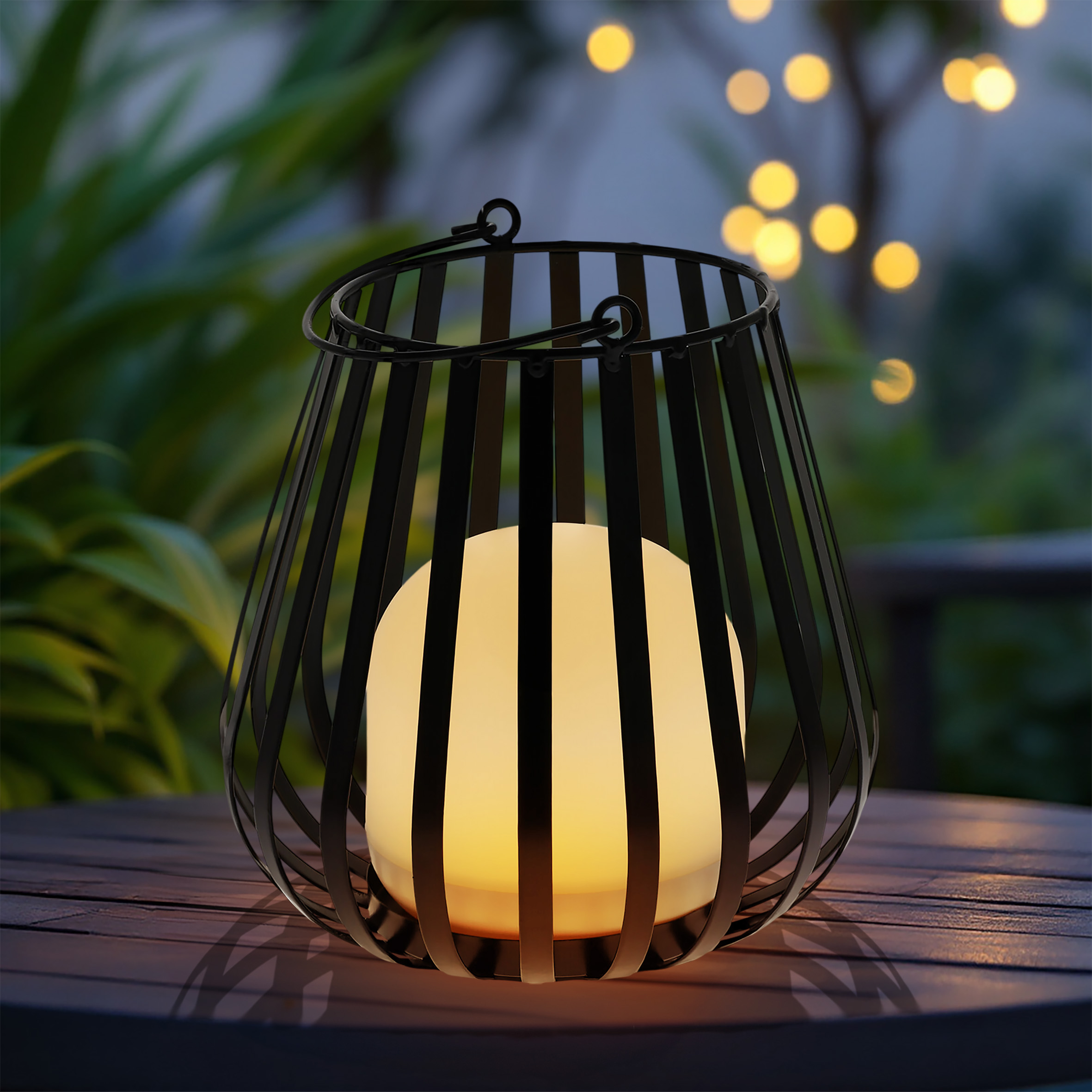 Metall Laterne mit LED Leuchte für Außen und Innen - 23 x 20 cm - Dekoleuchte warm weiß zum Stellen oder Hängen