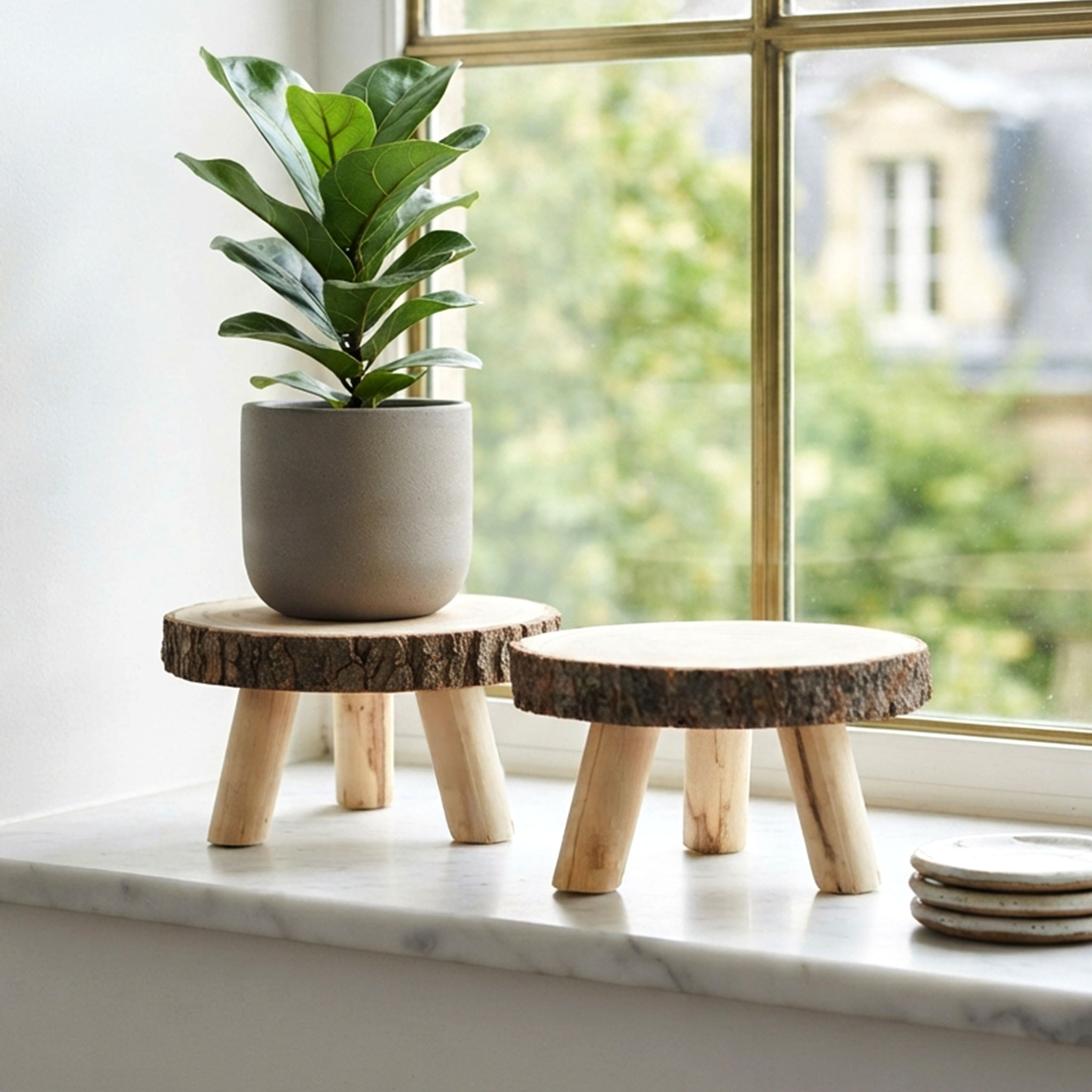 Blumenhocker aus Baumscheibe rund mit Rinde - 2er Set - Holz Pflanzenständer natur auf 3 Füßen