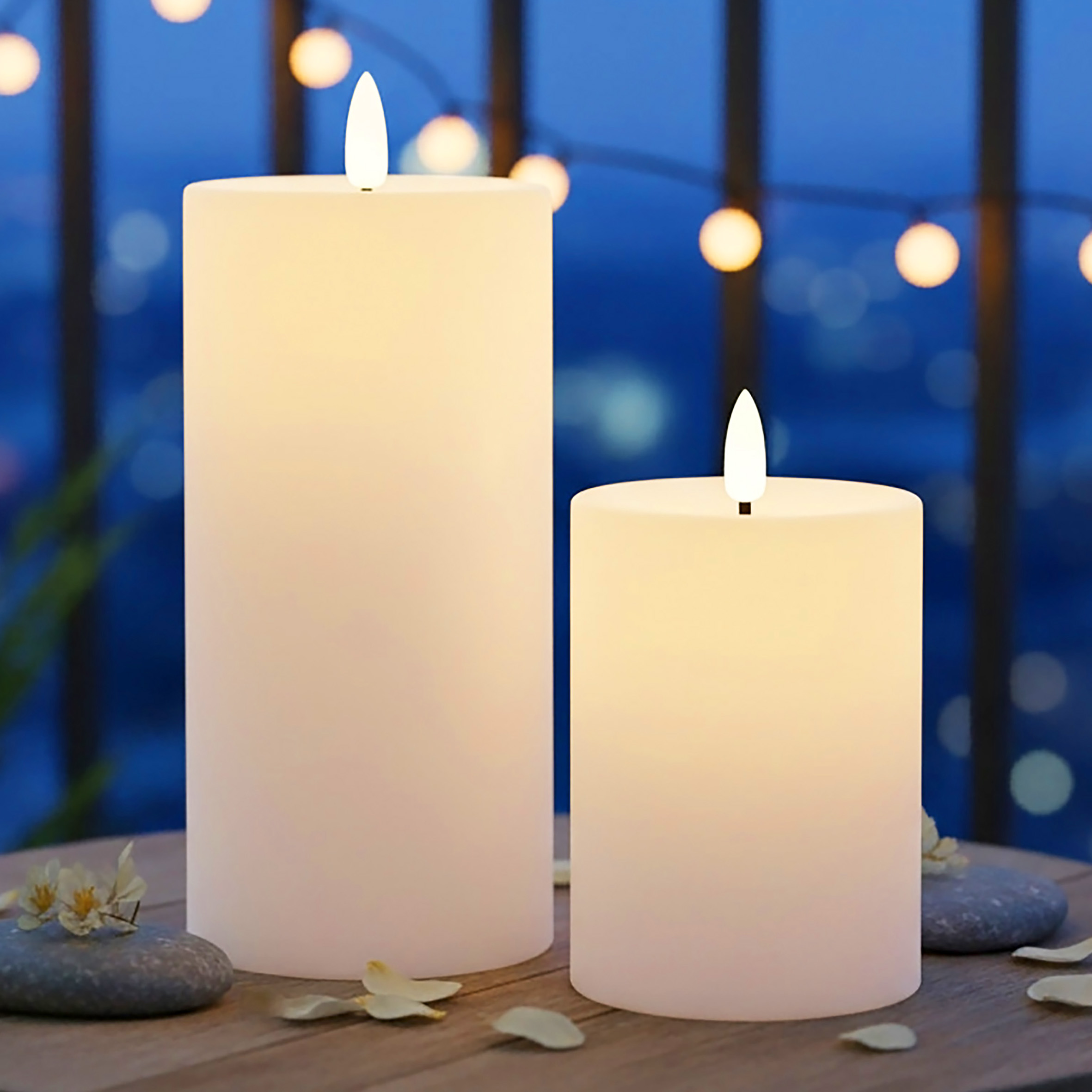 Solar Stumpenkerzen mit Flammen Effekt 2er Set - 10 + 15 cm - Künstliche LED Kerze warm weiß solarbetrieben für Außen