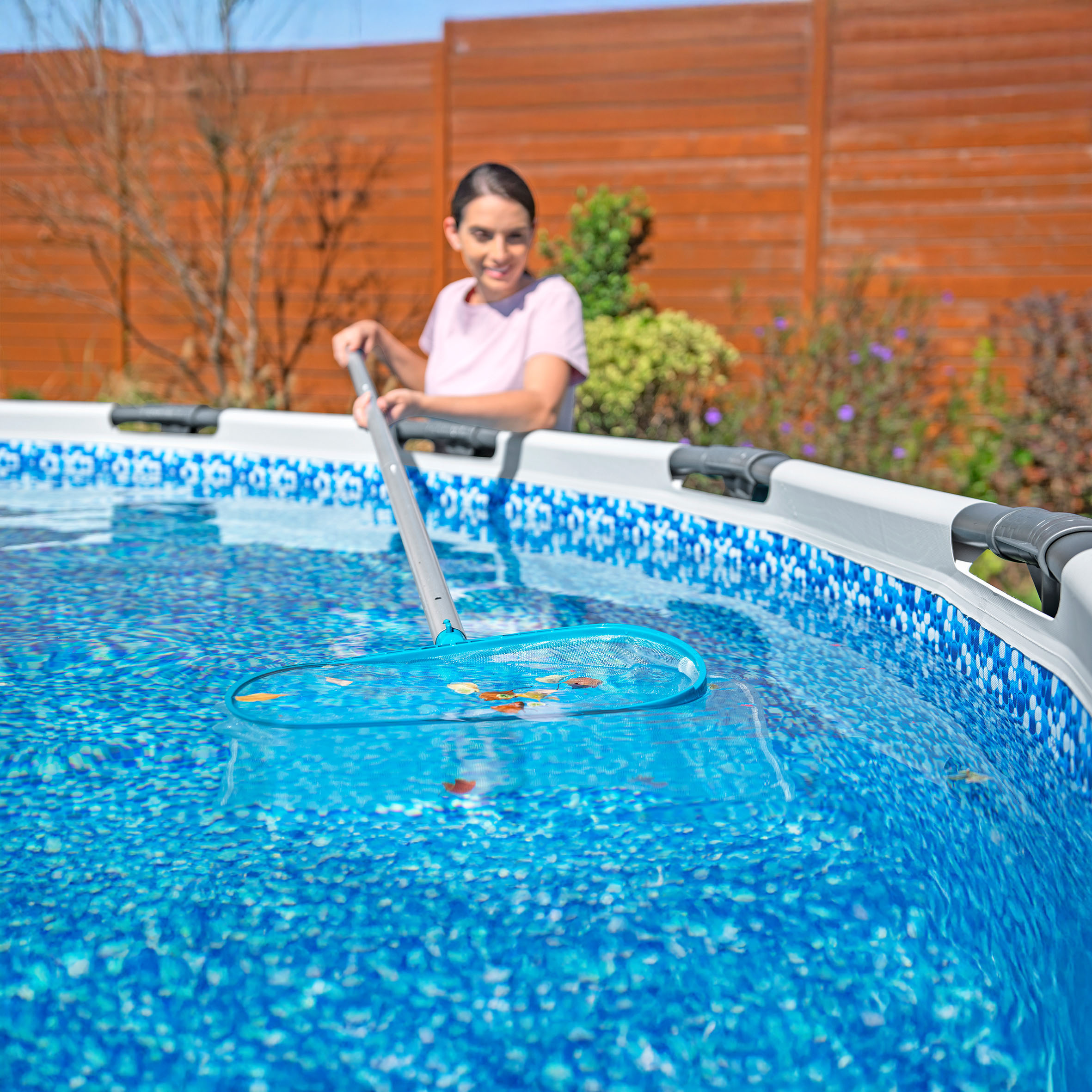Bestway Poolpflege Set mit Akku Poolsauger für Pools bis 610 cm - 7 Teile - Pool Reinigungsset inklusive Kescher und Bürste
