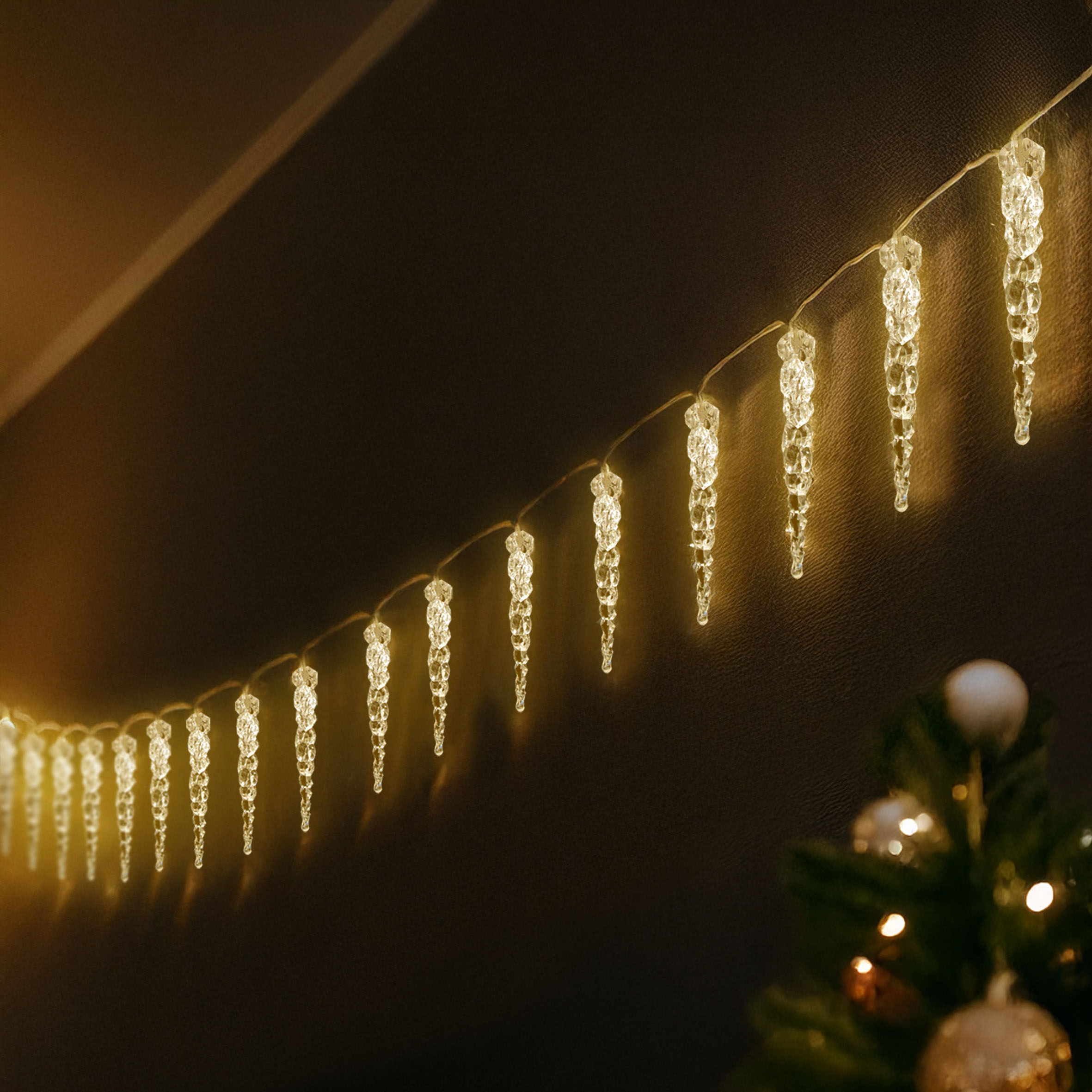 LED Eiszapfen Lichterkette aus Acryl warm weiß - 190 cm - Eisregen Deko Beleuchtung mit 20 Zapfen Batterie betrieben