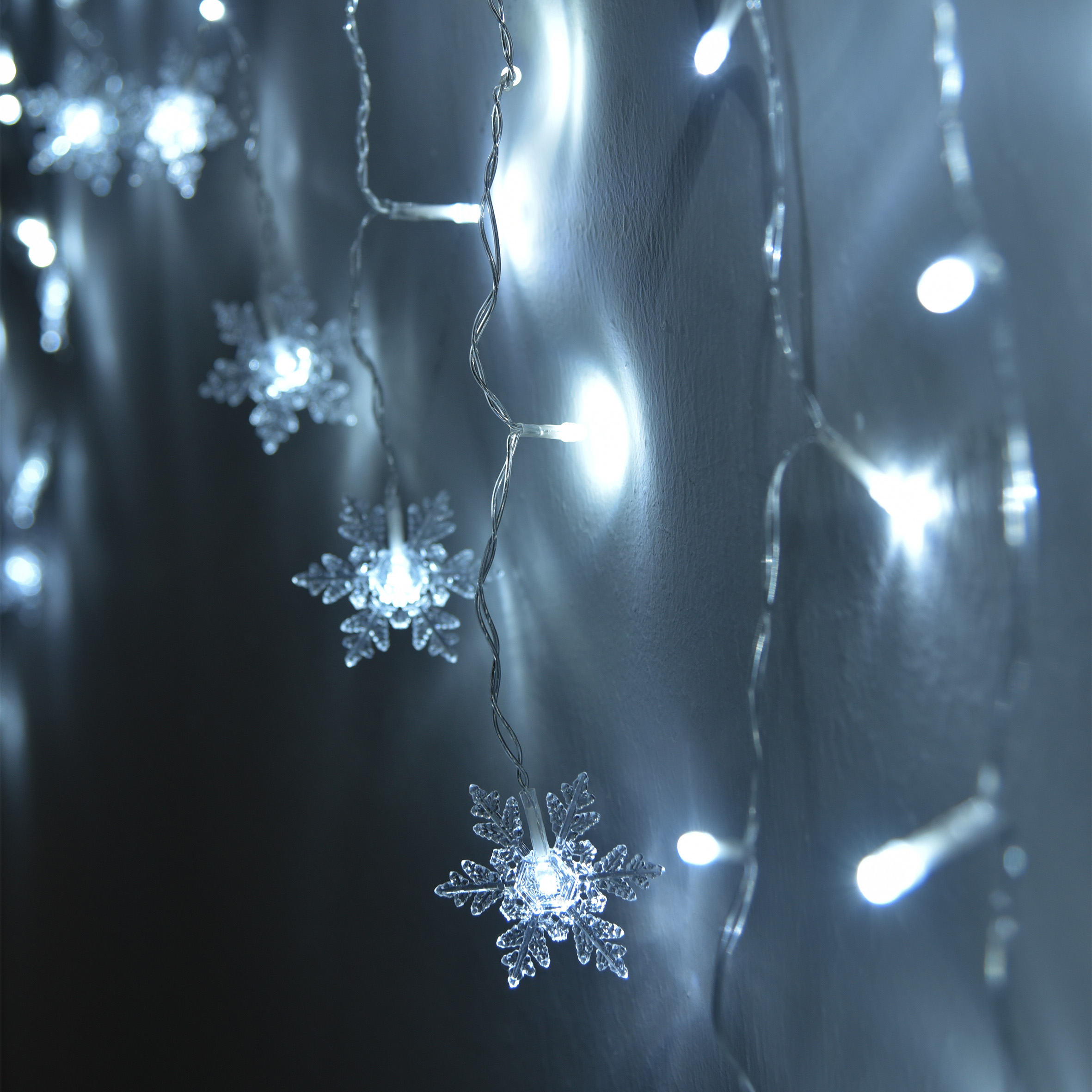 Schneeflocken Lichtervorhang kalt weiß für Innen - 71 LED - Weihnachten Deko Lichterkette 140 x 95 cm