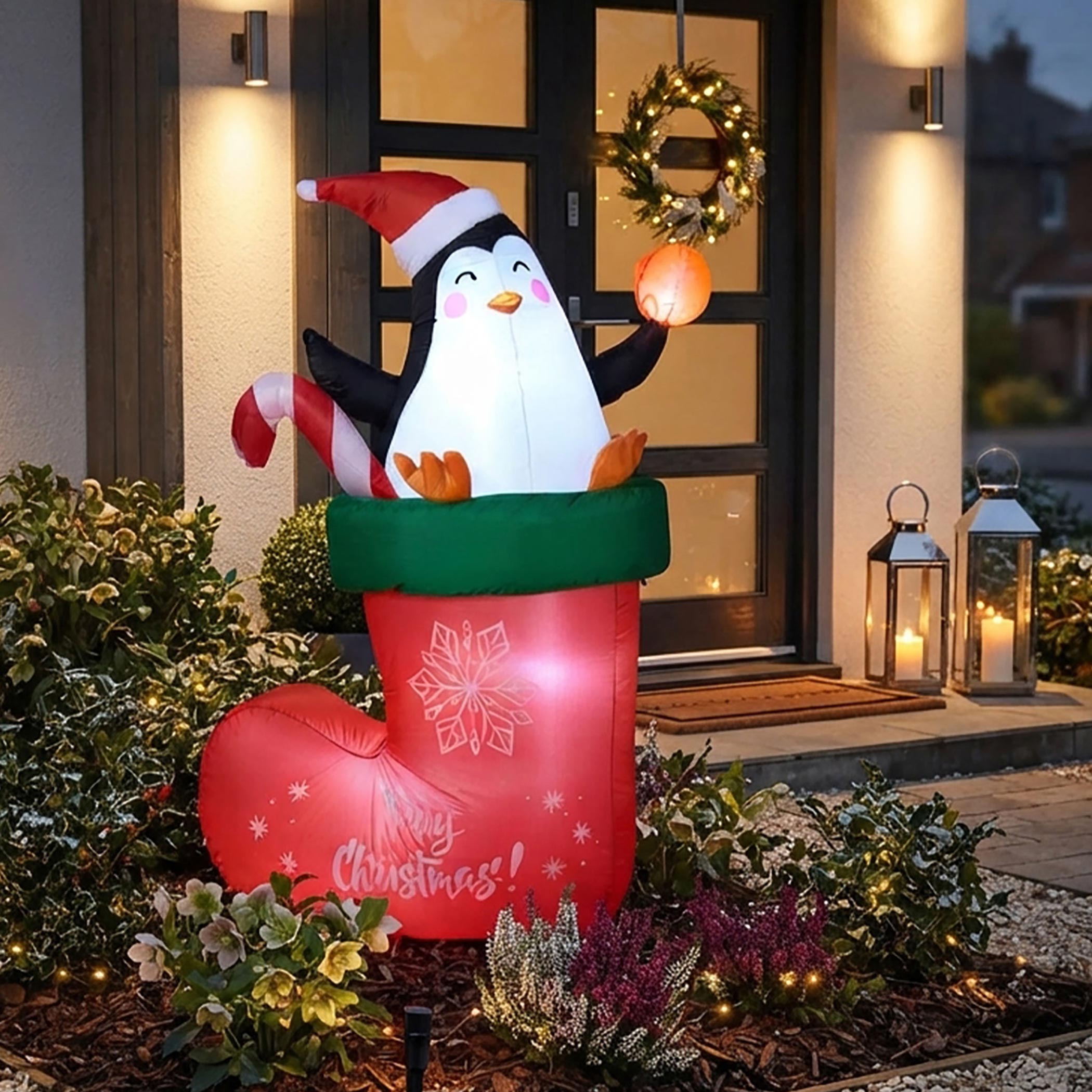 Aufblasbarer XL Nikolaus Stiefel mit LED Beleuchtung - 178 x 110 cm - Riesen Weihnachts Socke mit Pinguin selbstaufblasend mit bunten LEDs für Außen und Innen