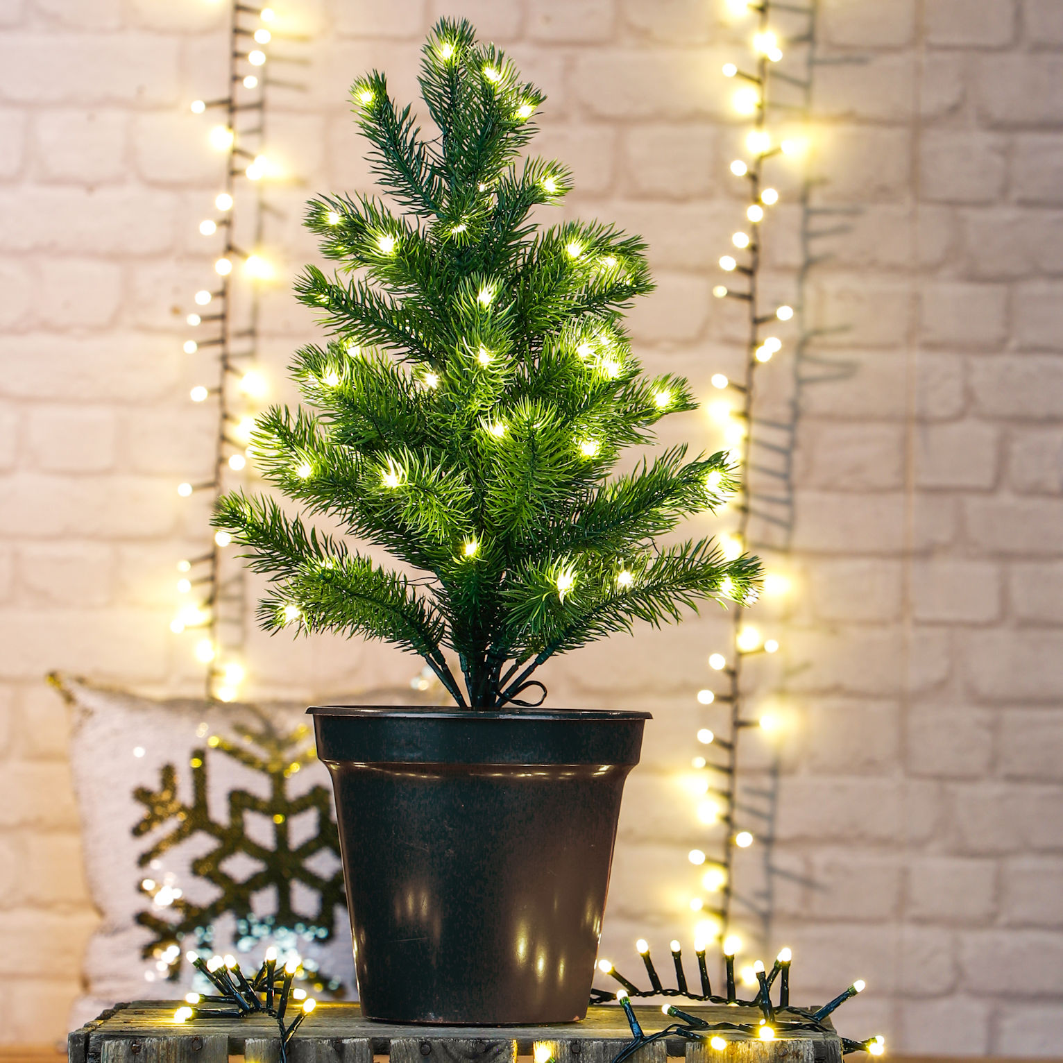  Künstlicher Weihnachtsbaum mit 50 LED - 55 cm - Beleuchteter Kunst Christbaum im Topf 