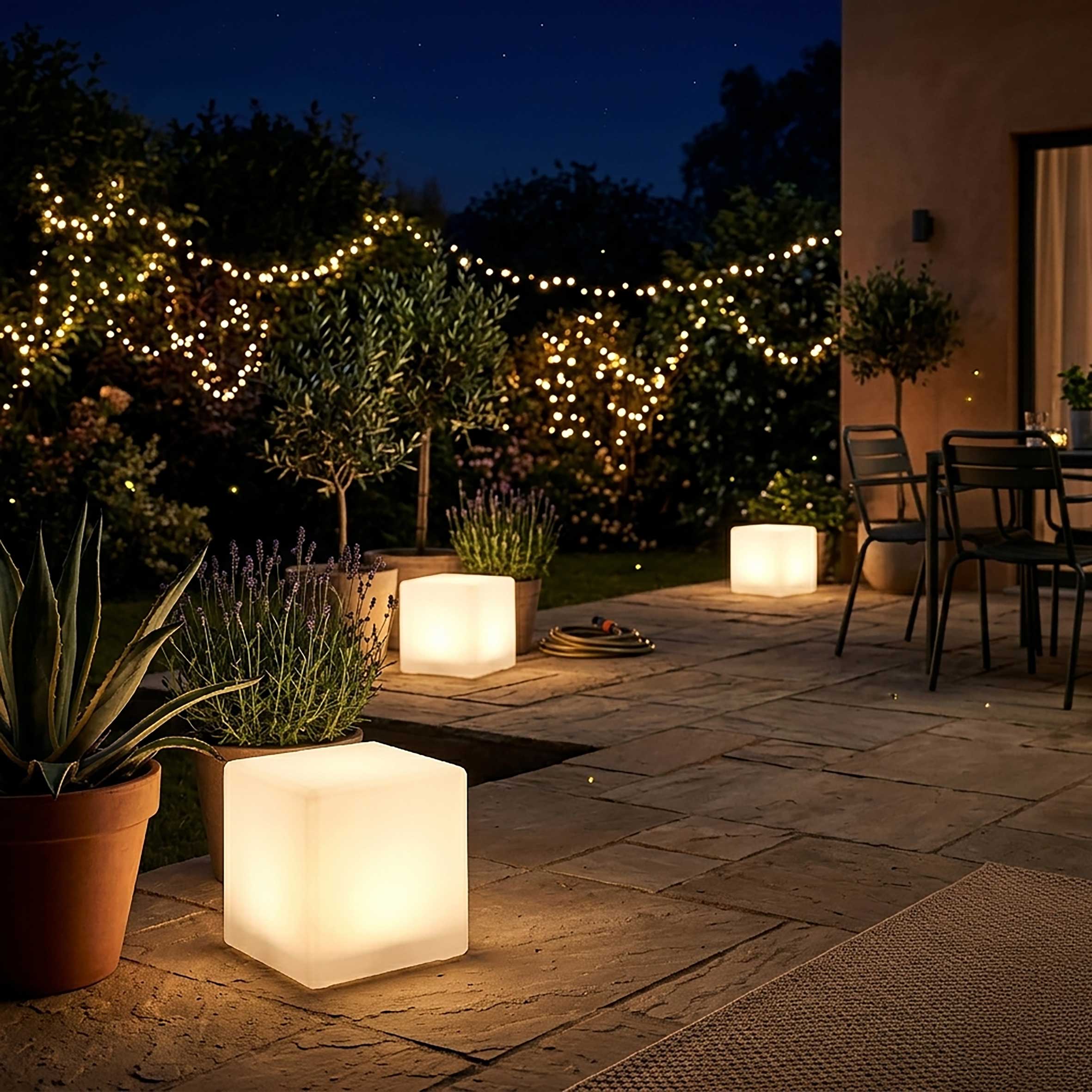 LED Solar Kunststoff Würfelleuchte warm weiß - 20 cm - Garten Deko Beleuchtung mit Milchglas Optik