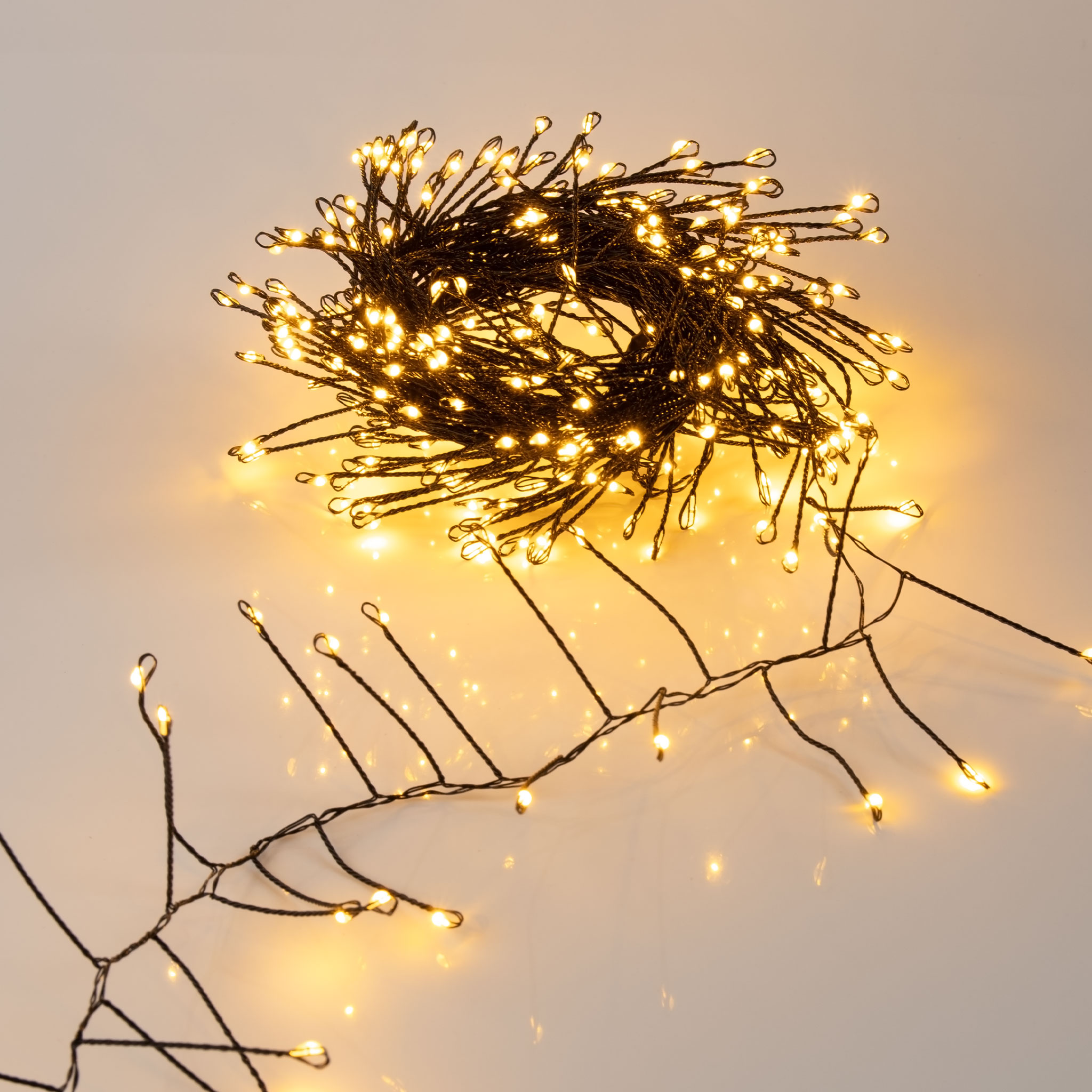 Draht Lichterkette warm weiß mit Timer und 8 Funktionen - 480 LED - Leuchtdraht schwarz 6 m für Außen und Innen mit Netzstecker