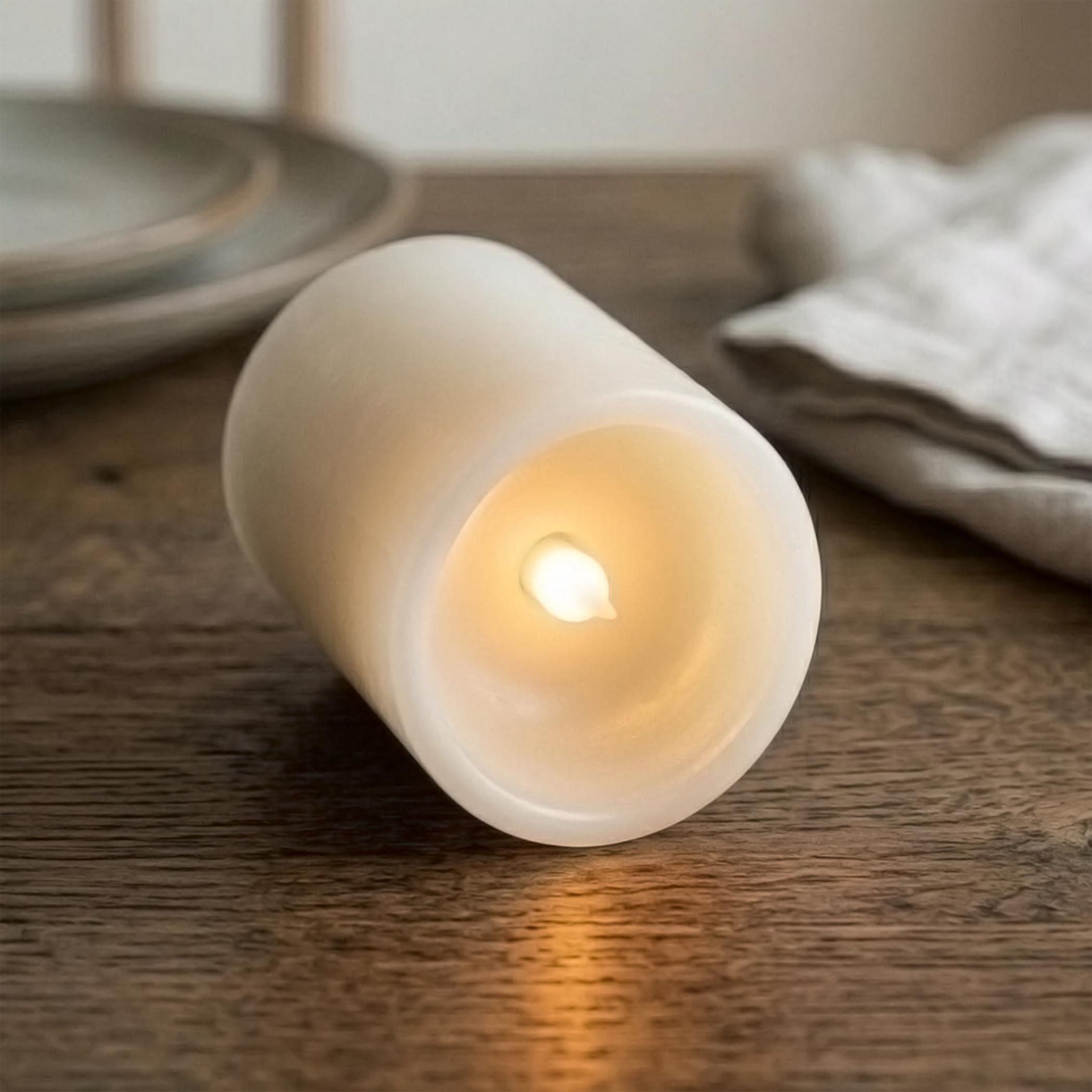 LED Wachs Stumpenkerze 4er Set creme mit Timer batteriebetrieben - 13 x 7 cm - Künstliche Kerze warm weiß mit Flacker Effekt für Innen