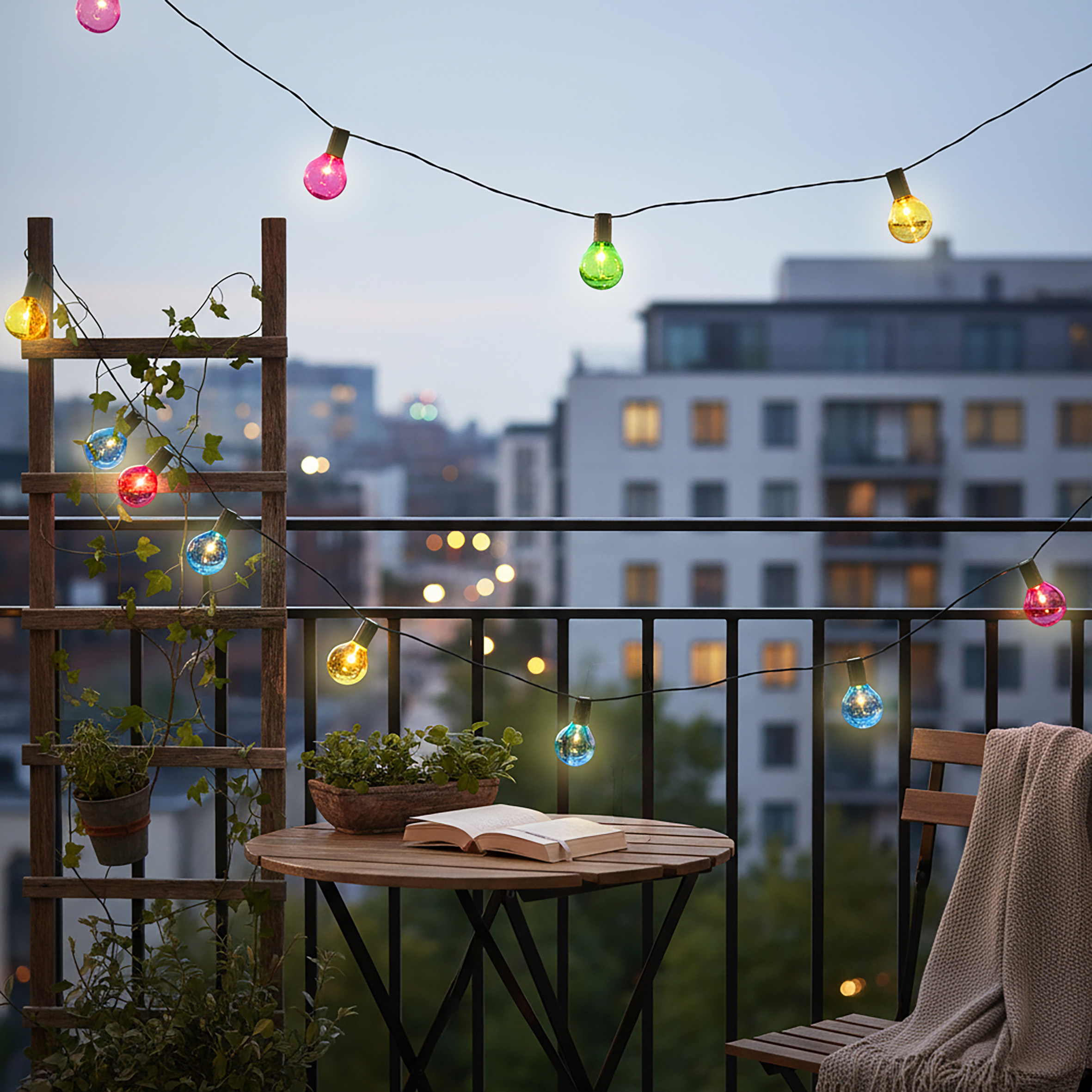 LED Solar Lichterkette mit 20 Glühbirnen auf 570 cm - bunt - Garten Deko Beleuchtung mit farbigen Lampen