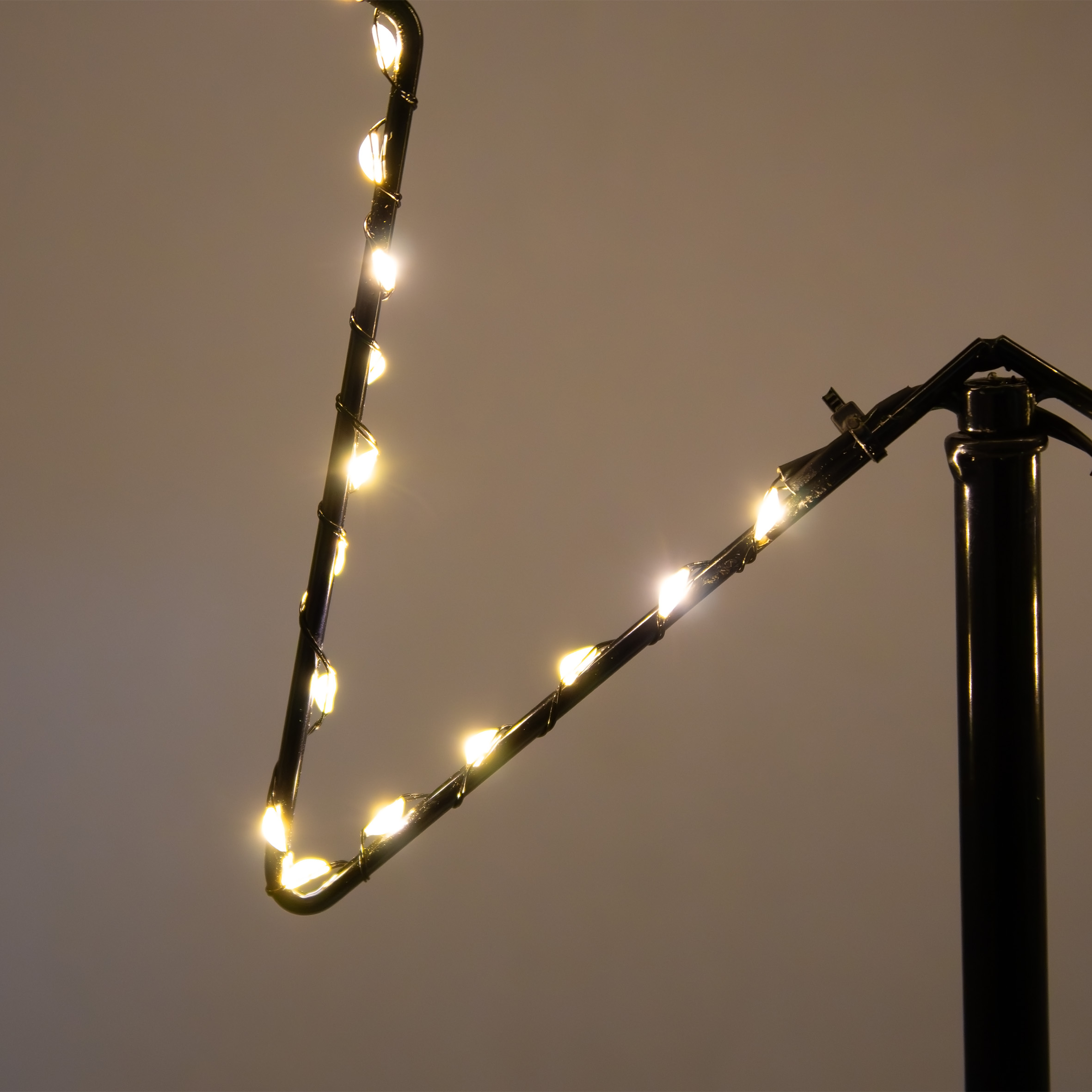Leuchtstern Gartenstecker 2er Set für Außen mit Timer - 125 cm + 90 cm - Metall Stern Beetstecker schwarz mit 130 LED warm weiß beleuchtet