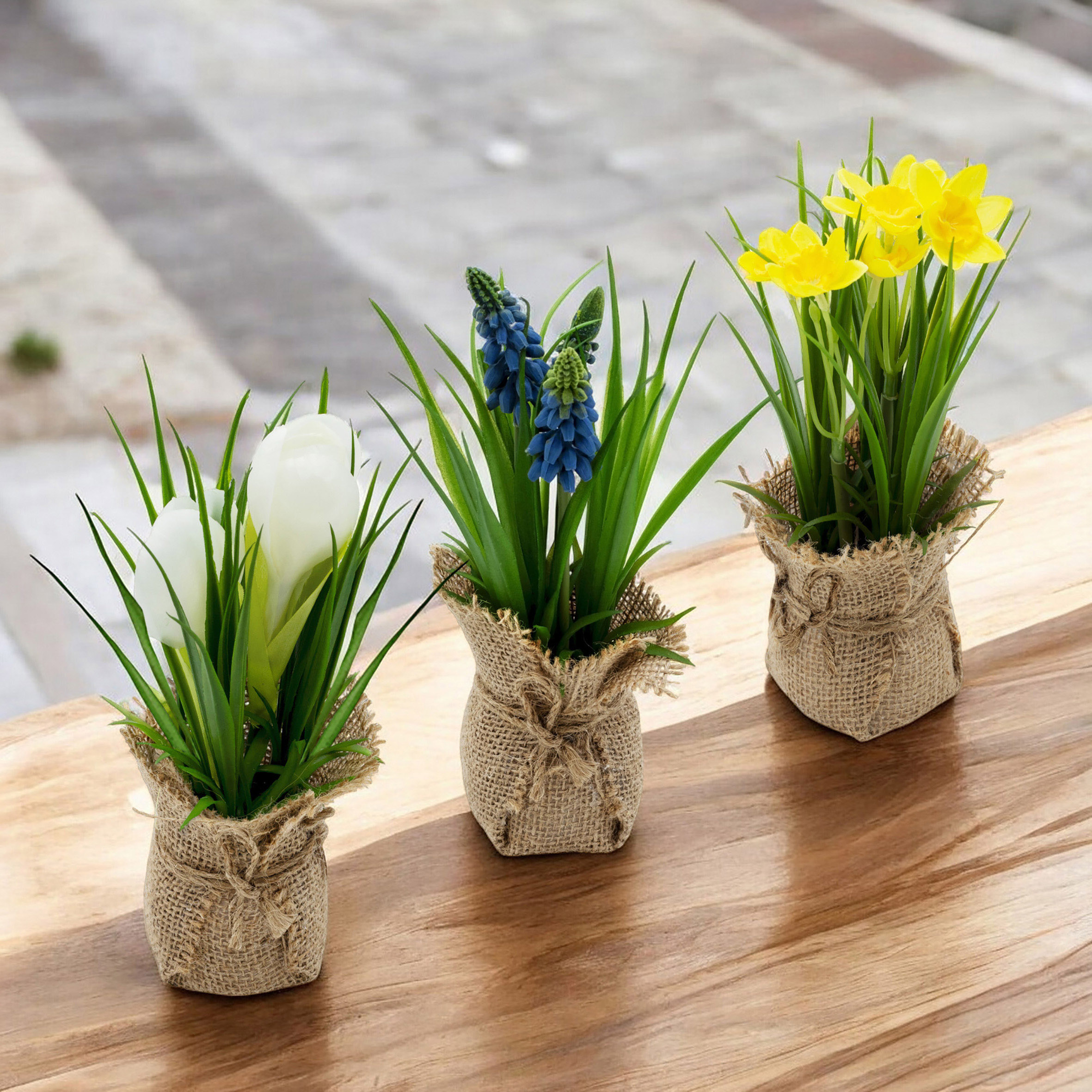 Frühlings Kunstblume im Jutesäckchen 19 cm - 3er Set