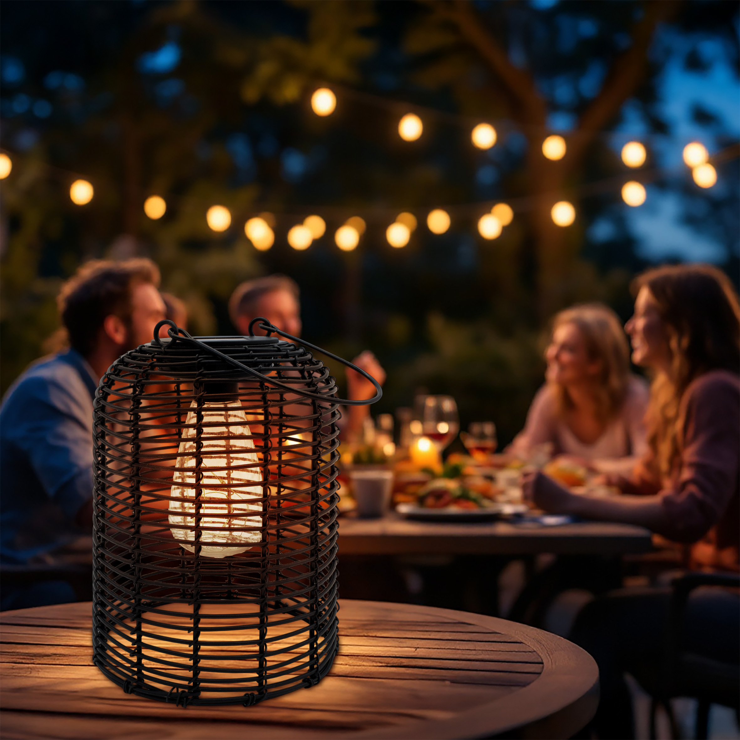 Solar Hängeleuchte in Rattan Optik schwarz mit LED Glühbirne - 20 x 16 cm - Deko Gartenlaterne zum Hängen warm weiß beleuchtet