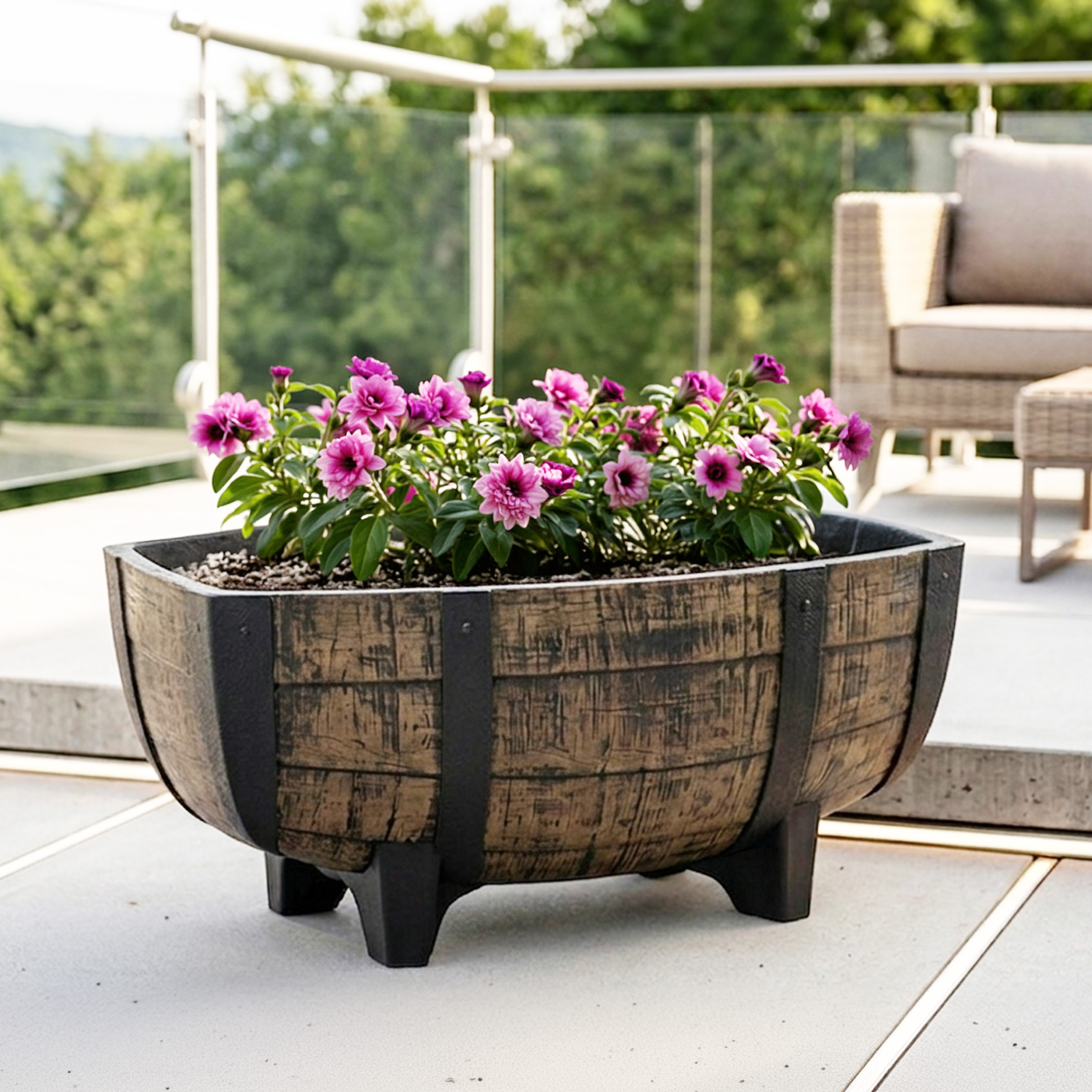 Kunststoff Pflanzschale in Eichenfass Optik braun mit Drainageboden - 41 x 30 cm - Blumenkübel halbes Holzfass Design mit Staunässeschutz
