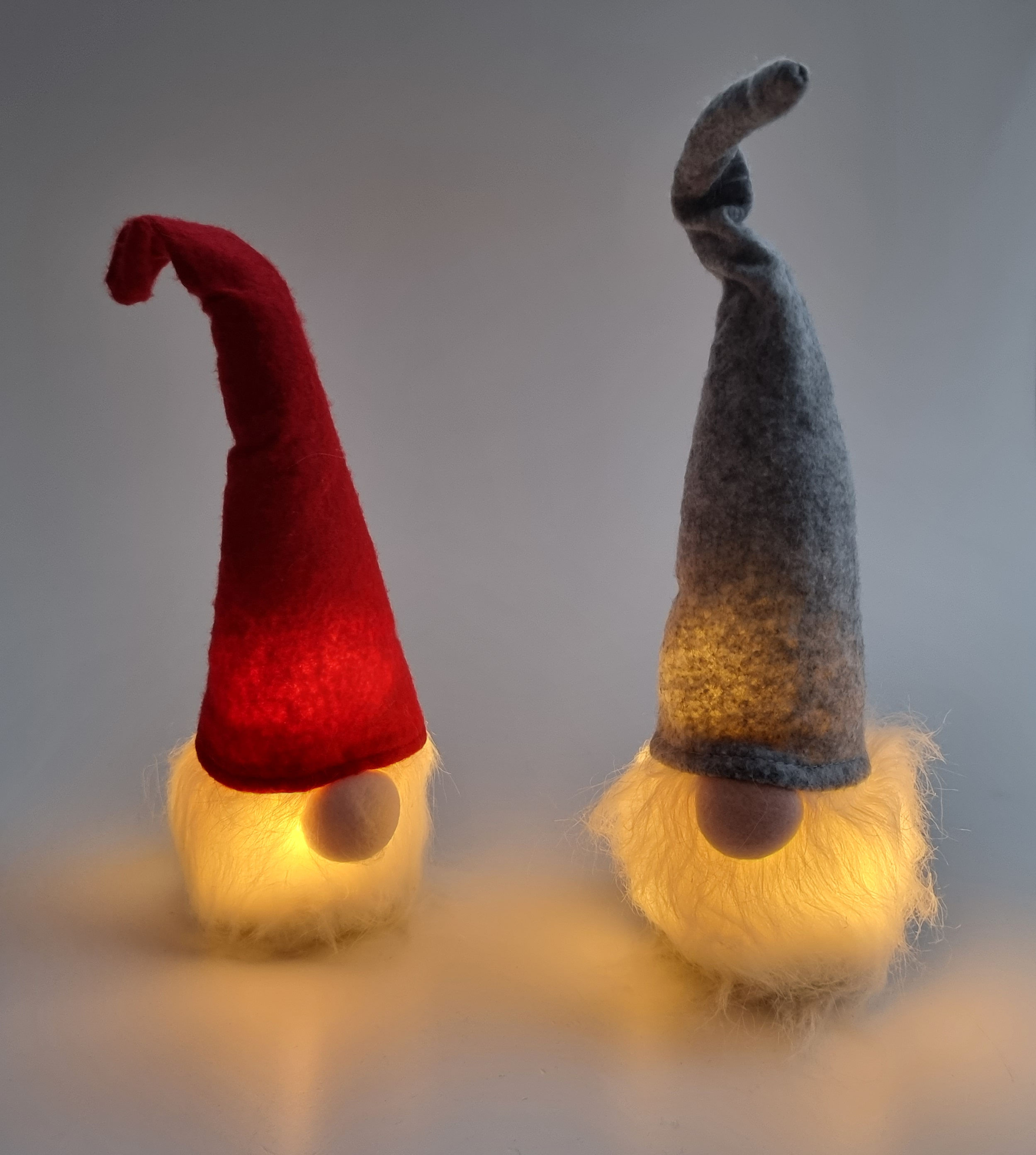 Beleuchtete Wichtel im 2er Set - rot und grau - Höhe ca. 30 cm - Weihnachts Deko