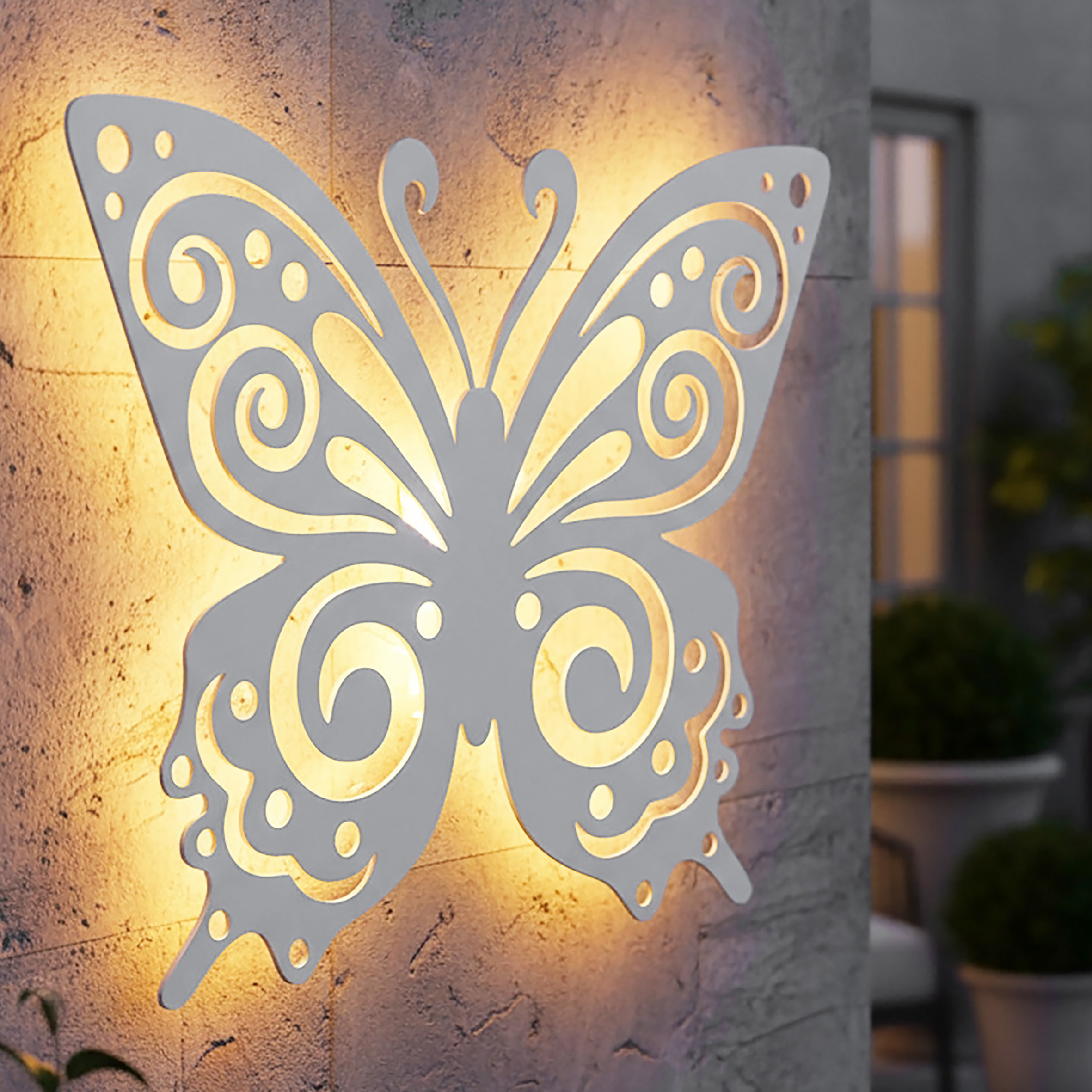 Solar Wandbild Schmetterling weiß mit 30 LED - 34 x 27 cm - Metall Wanddeko für Außen warm weiß beleuchtet