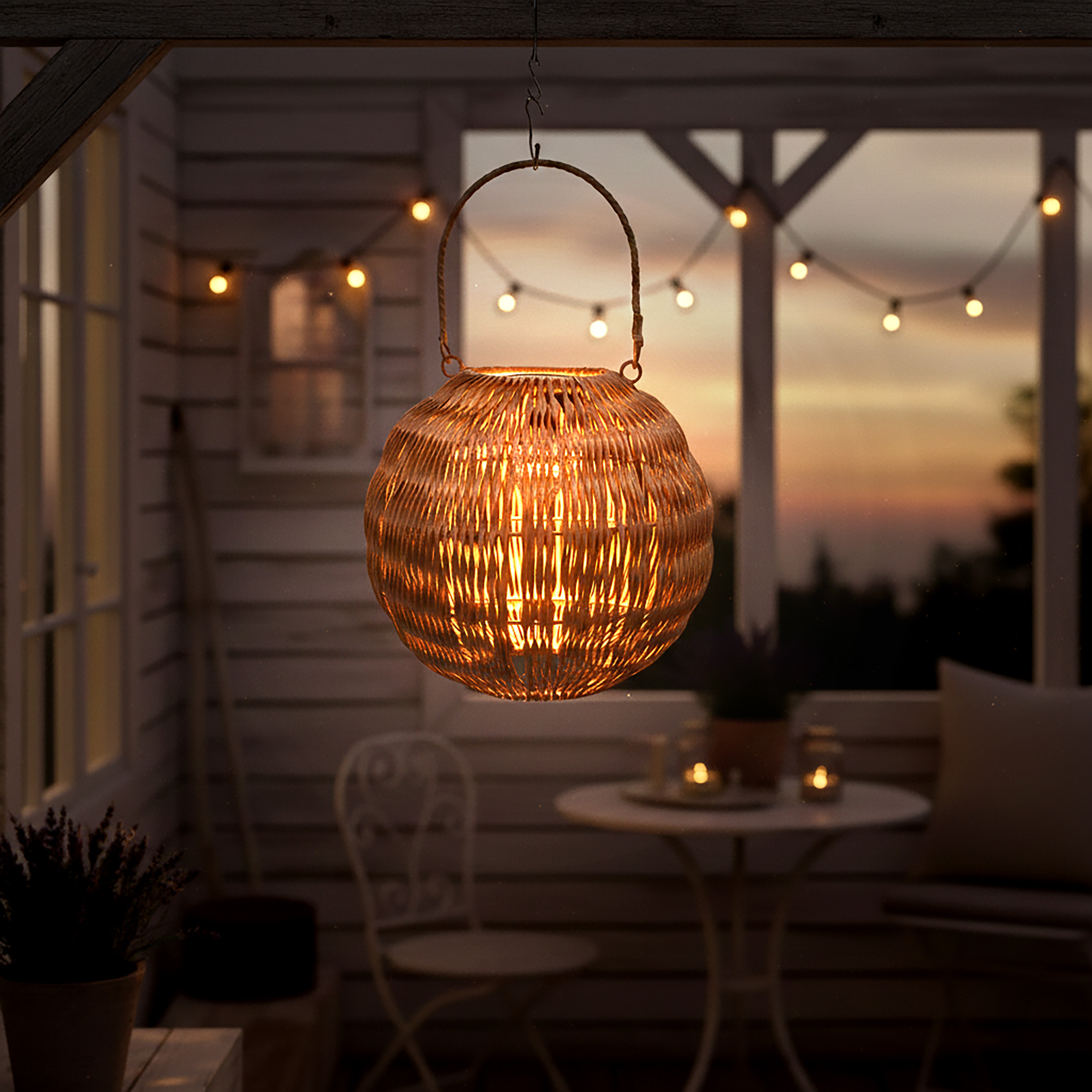 Solar Kugel für Außen in Flechtoptik mit LED Glühbirne - 27 cm - Garten Kugelleuchte mit Bügel zum Hängen warm weiß beleuchtet