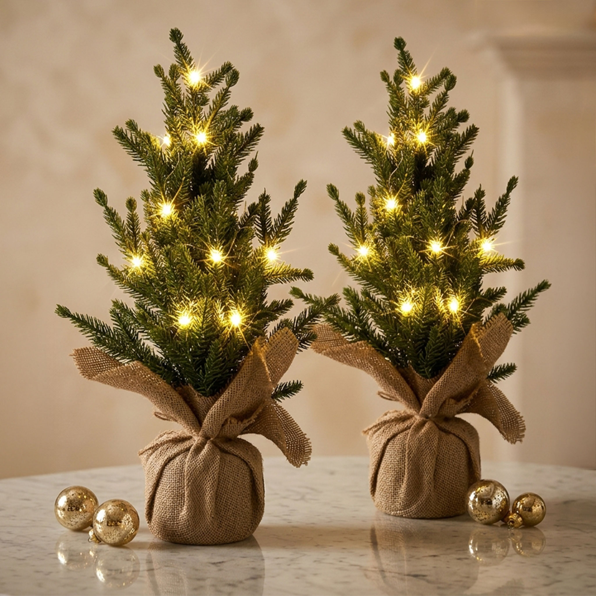 Mini Kunst Tannenbaum warm weiß beleuchtet 43 cm - 2er Set - Künstlicher Weihnachtsbaum klein mit je 15 LEDs batteriebetrieben