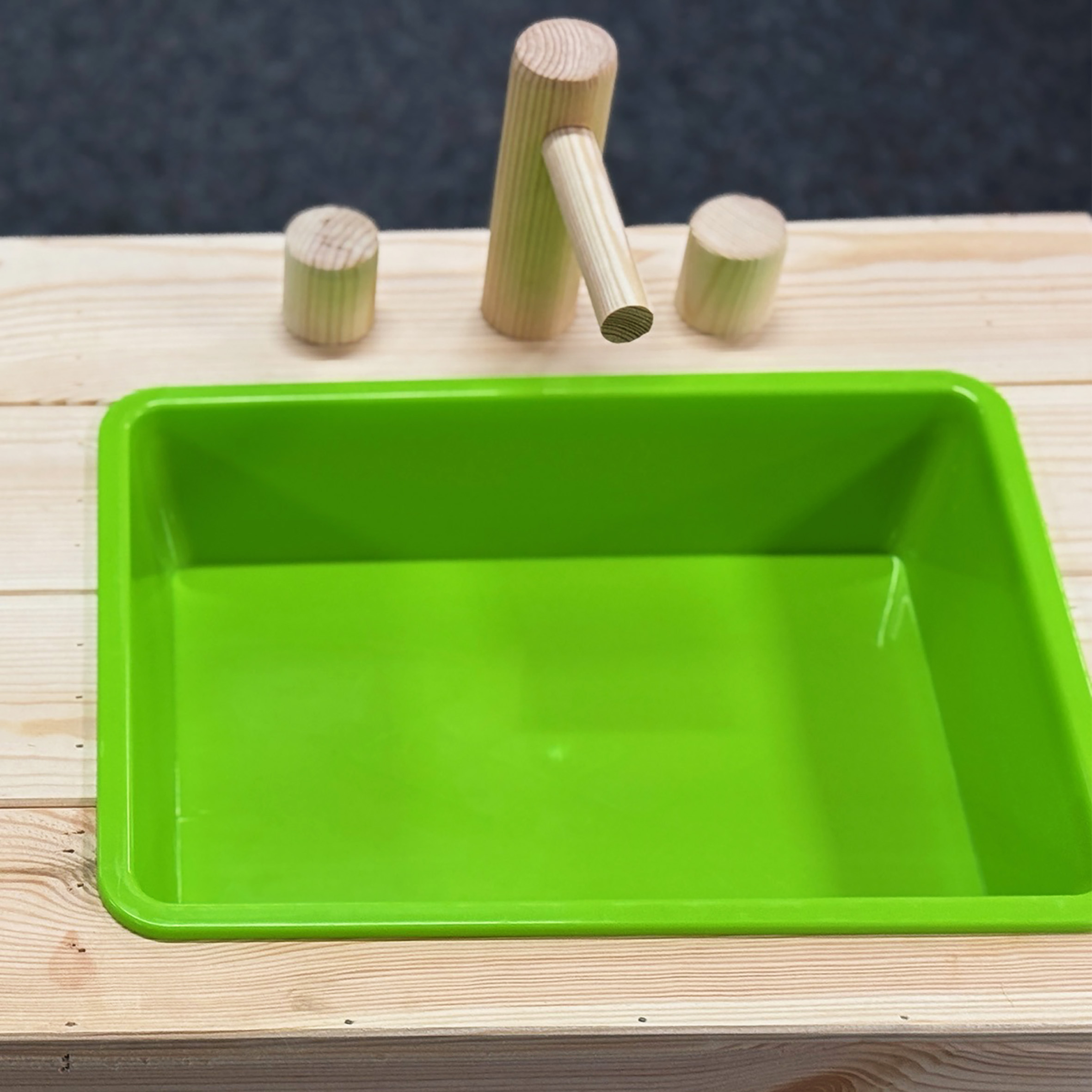 Holz Spielzeug Matschküche für Kinder - 72 cm - Spielküche mit Waschbecken und Herdplatten