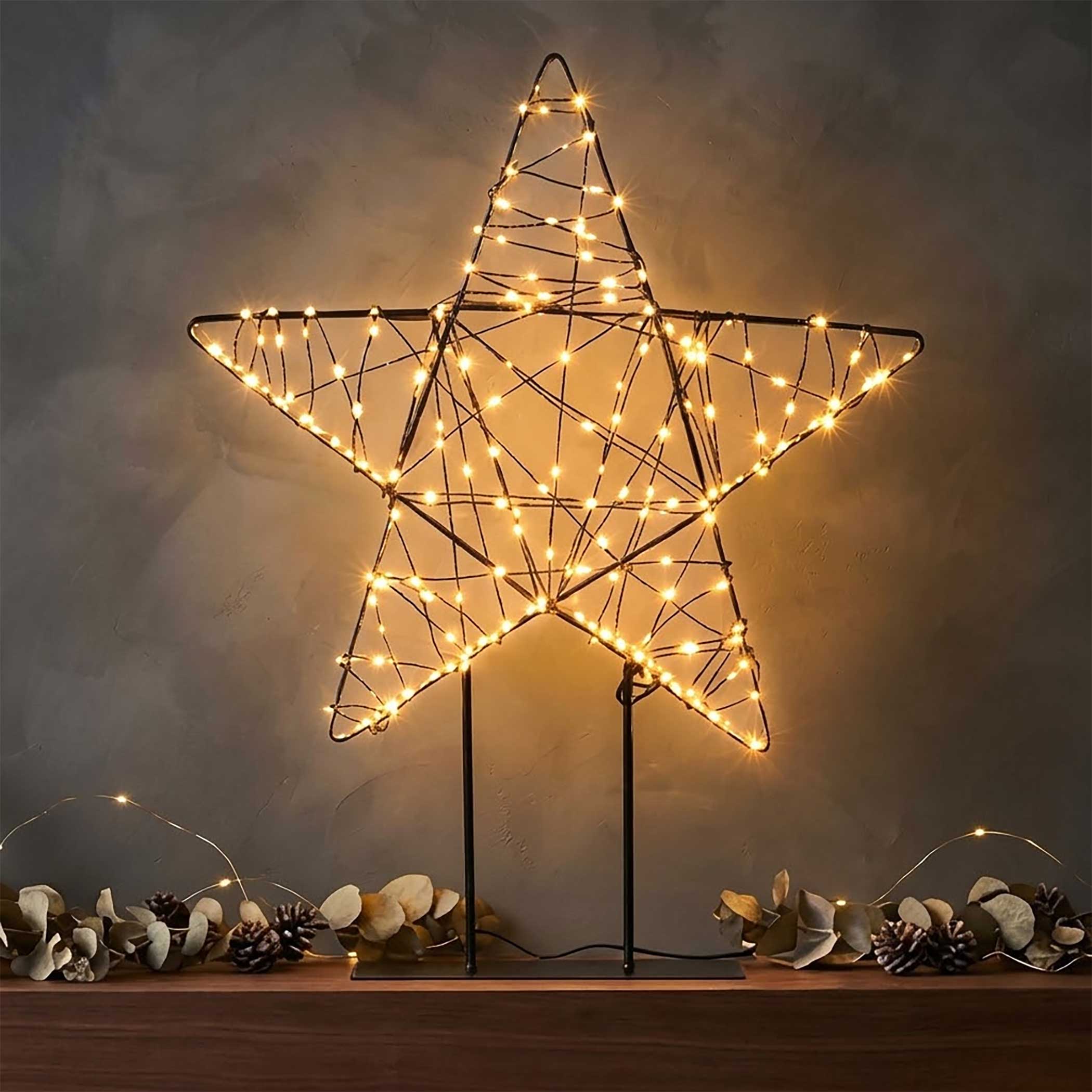 LED Metall Stern schwarz auf Fuß mit Twinkle Effekt für Innen - 50 x 35 cm - Leuchtstern mit 350 funkelnden LEDs in warm weiß