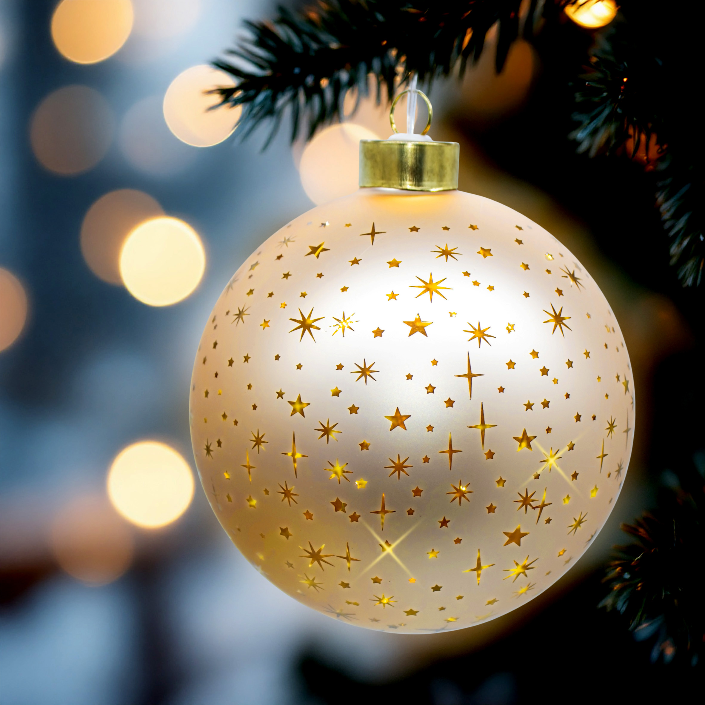 LED Glas Weihnachtskugel champagner zum Hängen mit Timer - 19 cm - Dekokugel mit Sterne Motiv soft gold beleuchtet batteriebetrieben