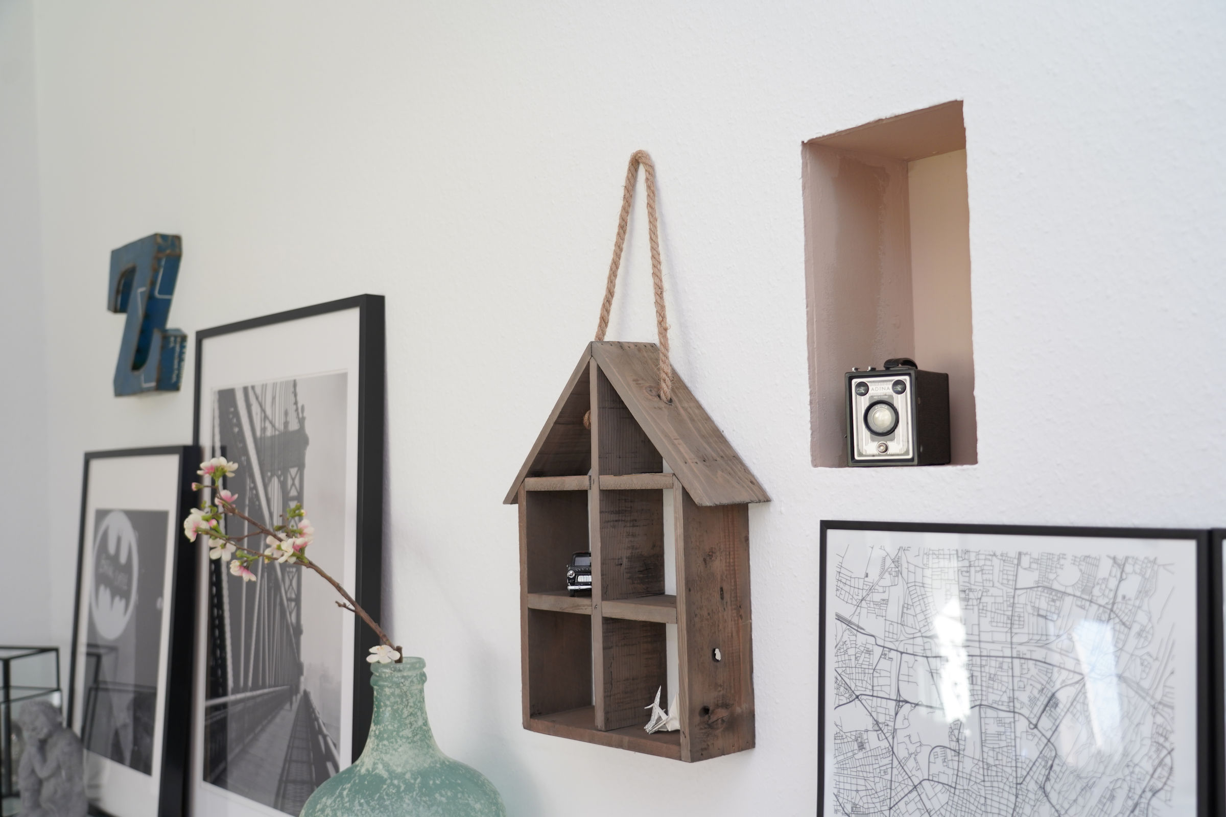 Holz Wandregal in Haus Form - 46 x 37 cm - Hängeregal im Vintage Stil