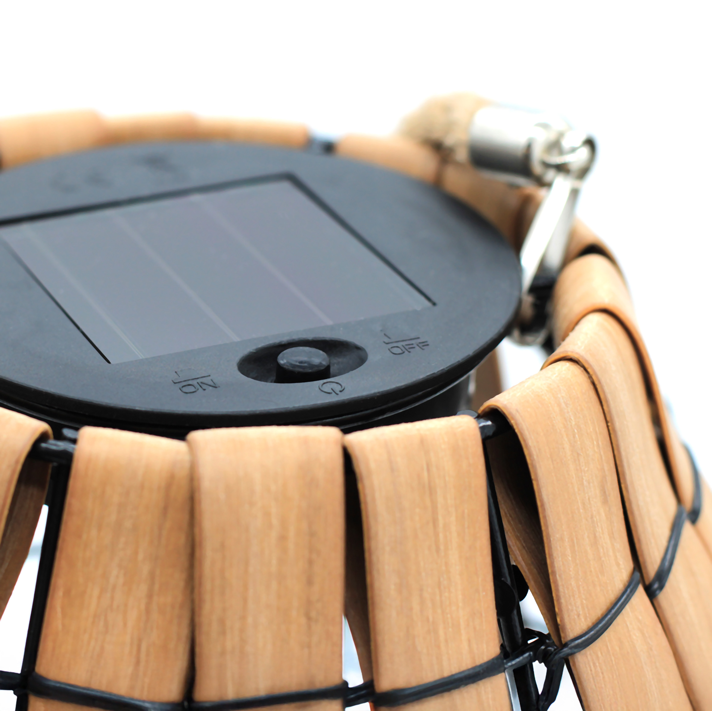 Solar Laterne mit LED Kerze in warm weiß mit Flackereffekt - 30 x 25 cm - Gartenleuchte in Holz Optik mit Jutekordel zum Hängen