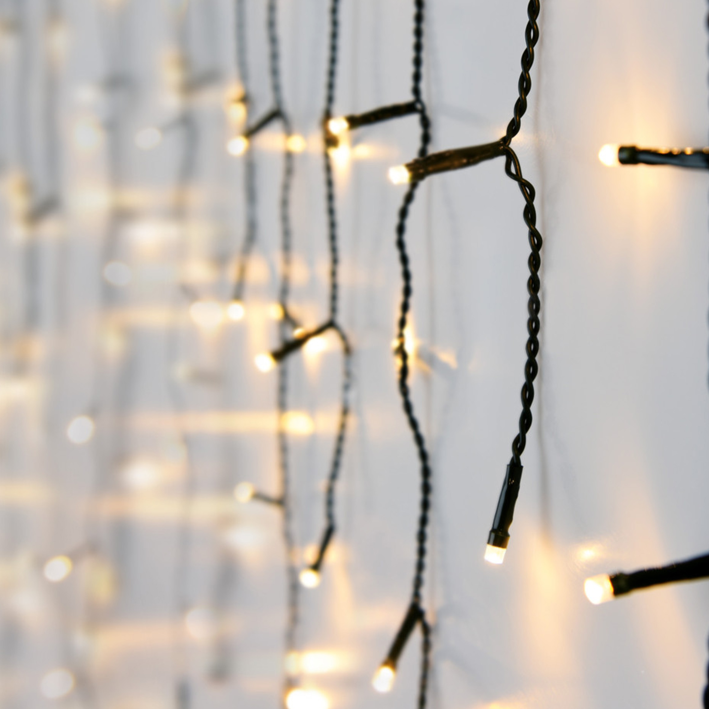 Eisregen Lichtervorhang warm weiß für Außen mit Stecker - 90 LED / 3 m - Eiszapfen Lichterkette mit 20 Lichtfäden