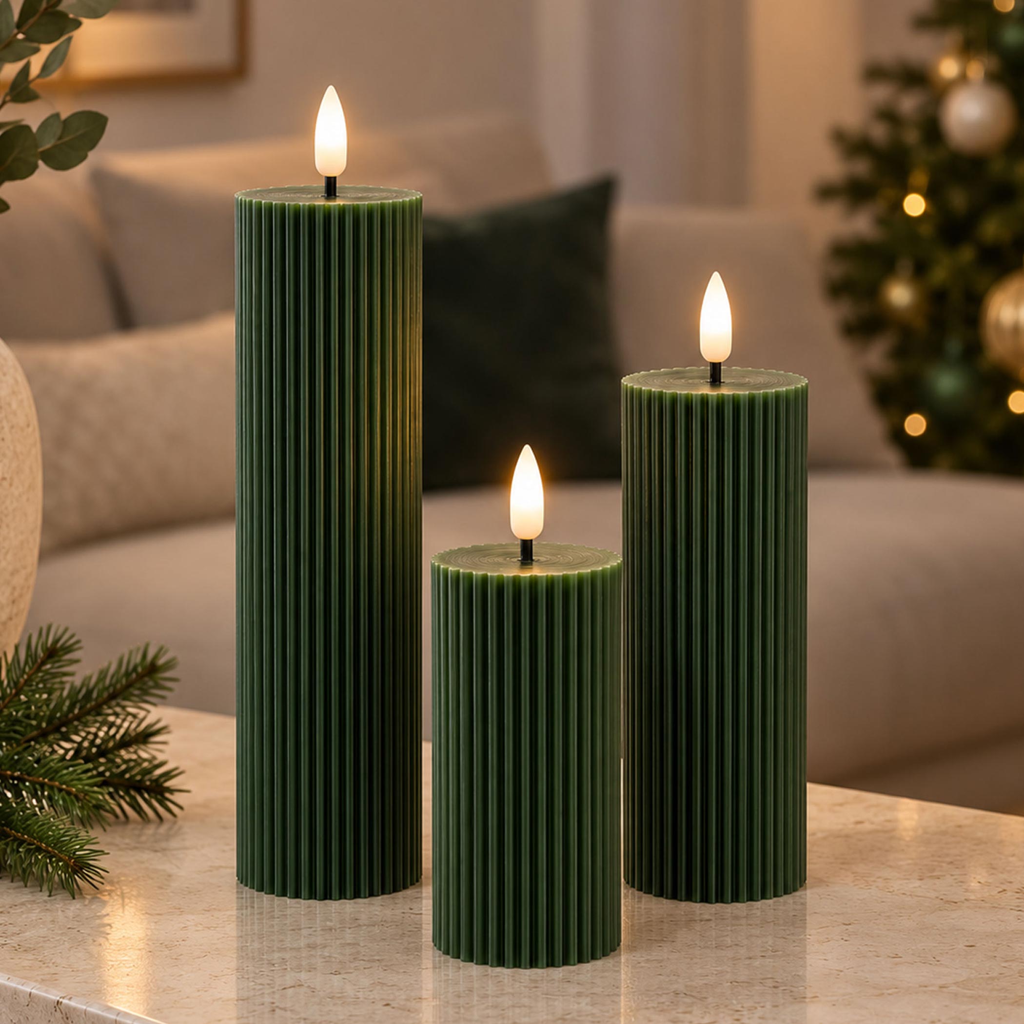 LED Stumpenkerzen mit Flammen Effekt 3er Set batteriebetrieben - 12 / 17 / 22 cm - Künstliche Tafelkerze dick warm weiß mit Flackereffekt
