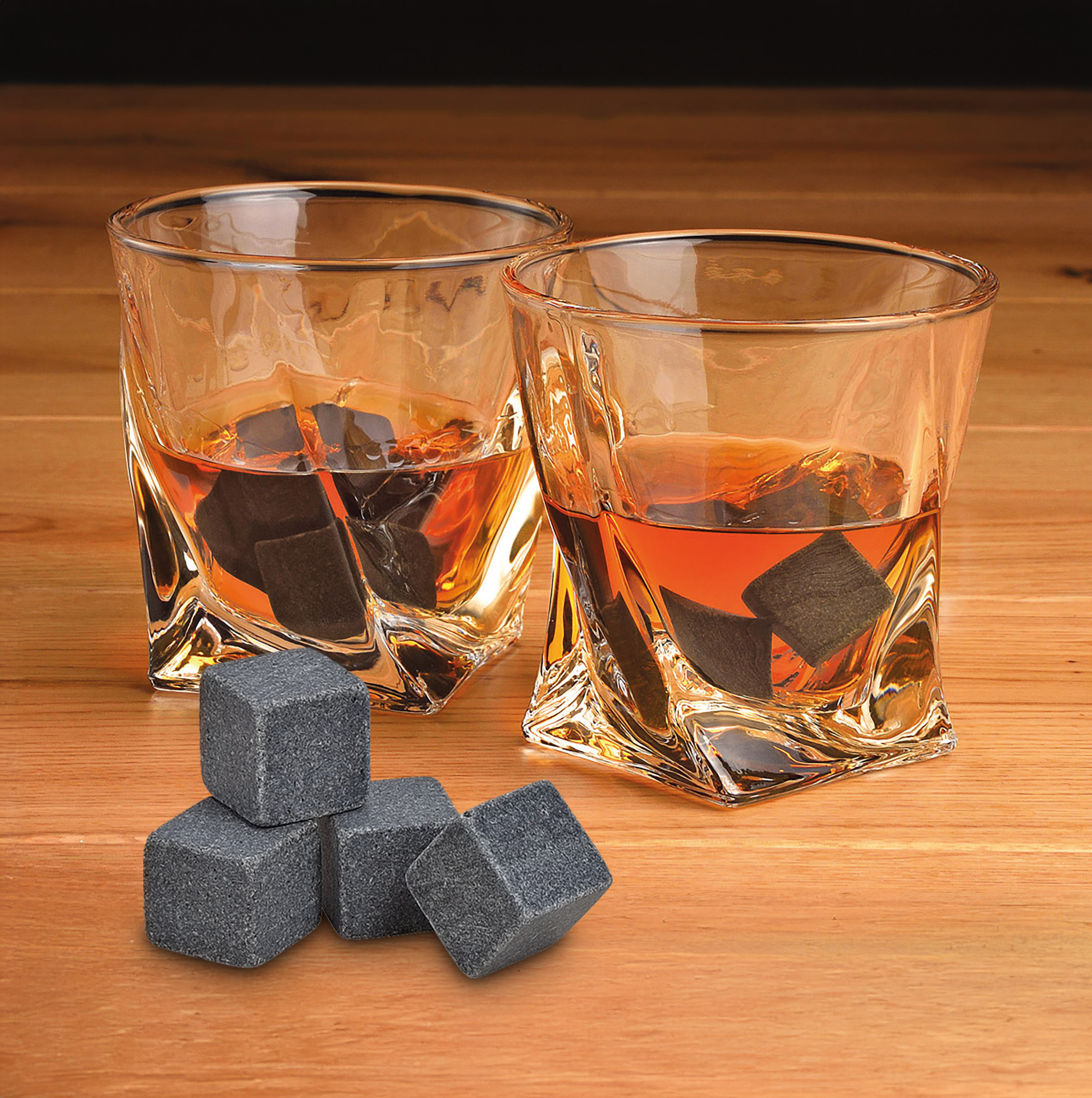 Whisky Glas Geschenk Set aus Kristallglas - 7-teilig - 2er Trinkglas Set mit 4x Basalt Kühlsteinen und Samtbeutel