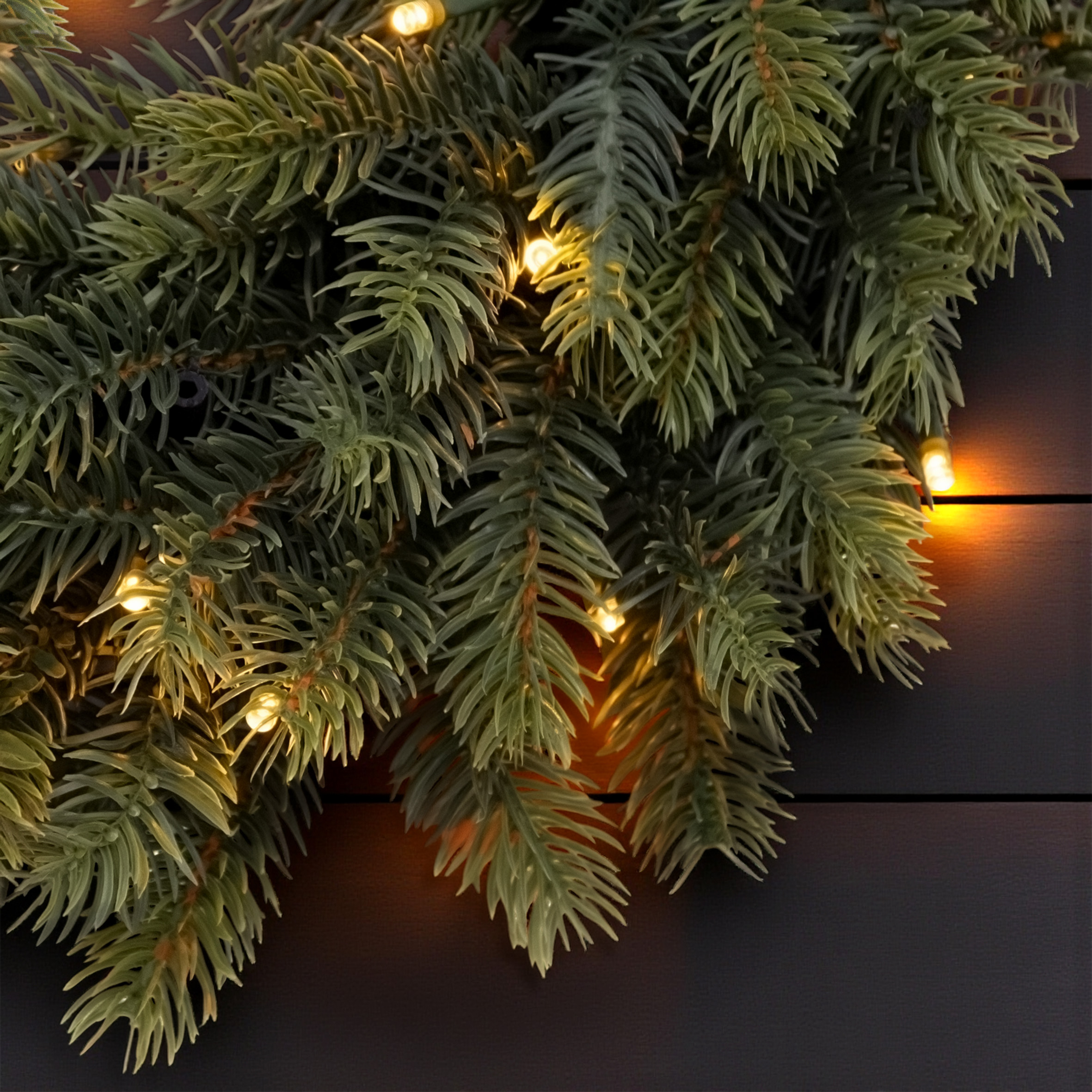 Kunst Tannenkranz 40 cm warm weiß beleuchtet für Außen mit Timer - 49 LED - Adventskranz halbgebunden aus Spritzguss mit Beleuchtung batteriebetrieben