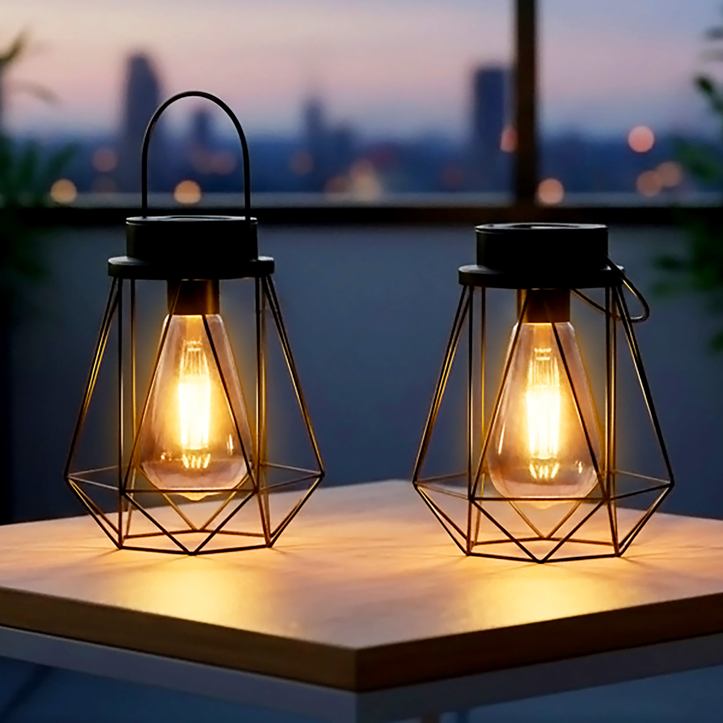 Solar Laterne schwarz 18 x 15 cm zum Hängen oder Stellen - 2er Set - Industrial Design Dekoleuchte mit LED Glühbirne warm weiß