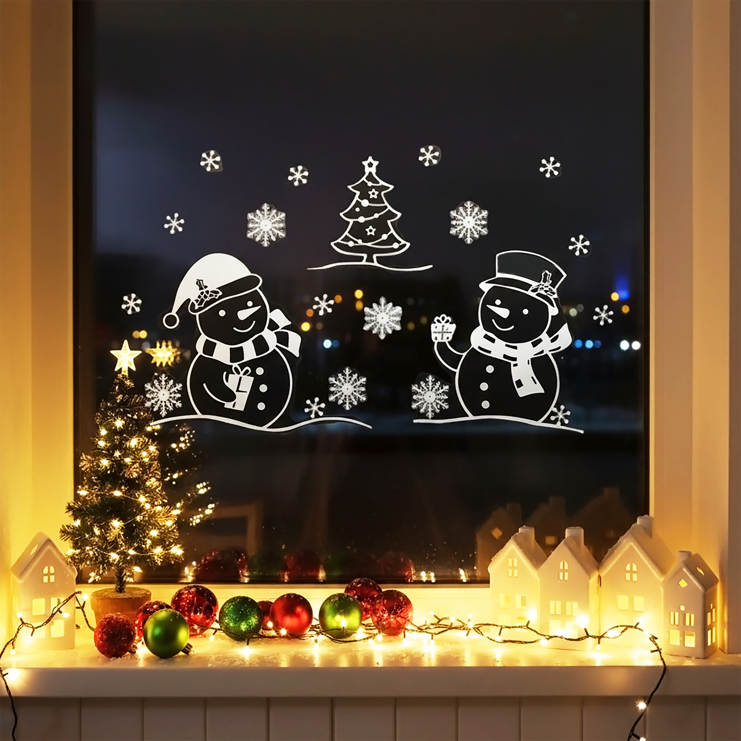 Weihnachts Fensterbilder selbstklebend 72 x 54 cm - 2er Set - Winter Fensteraufkleber Schneemann und Weihnachtsbaum