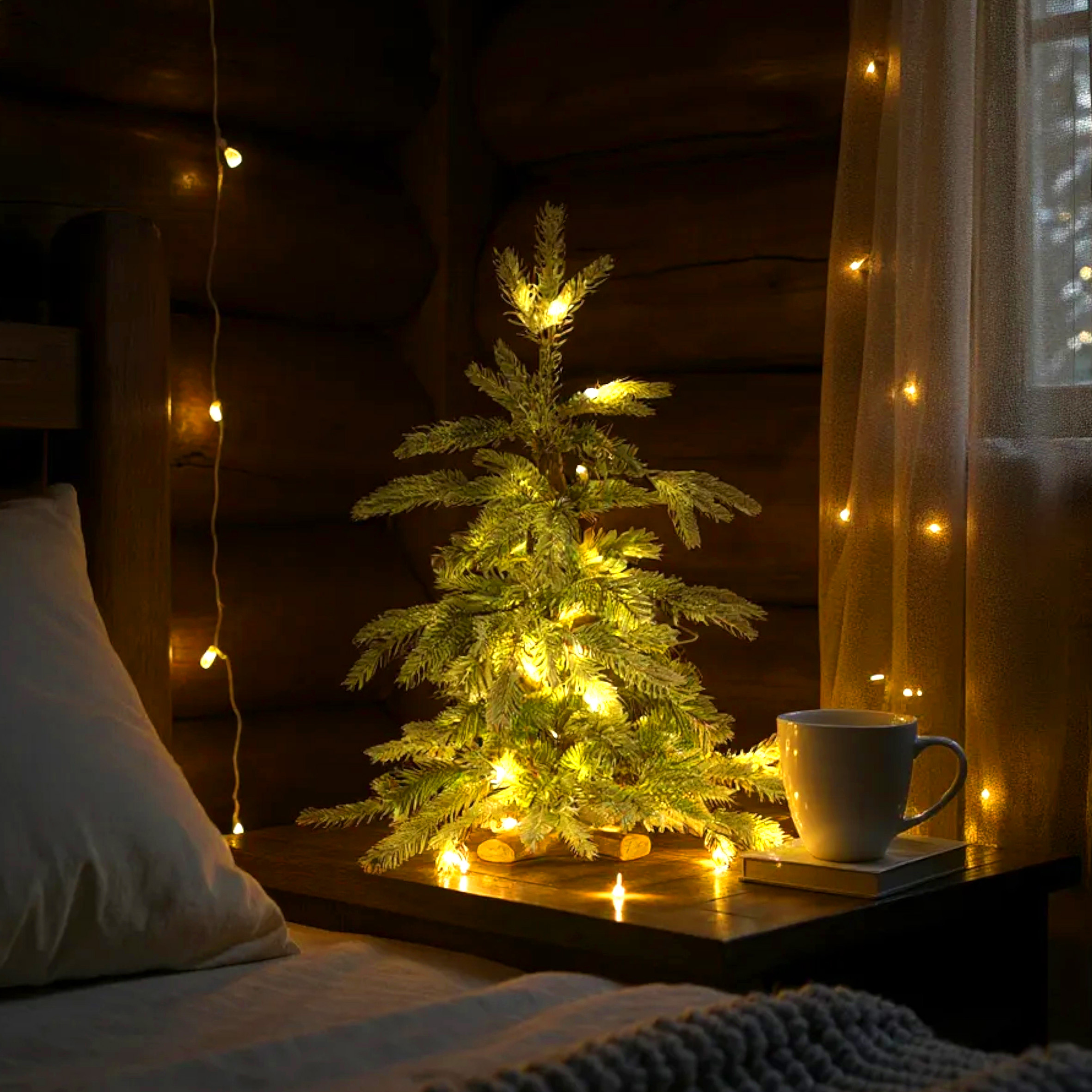 Kunst Tannenbaum mit Schnee warm weiß beleuchtet mit 8 Funktionen - 60 cm - Künstlicher Weihnachtsbaum mit 30 LED Batterie betrieben